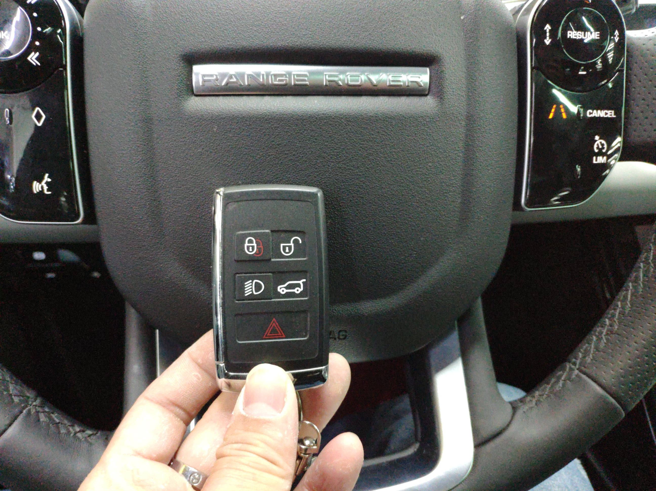 路虎 揽胜极光 2020款 249PS R-DYNAMIC S 曜黑运动科技版