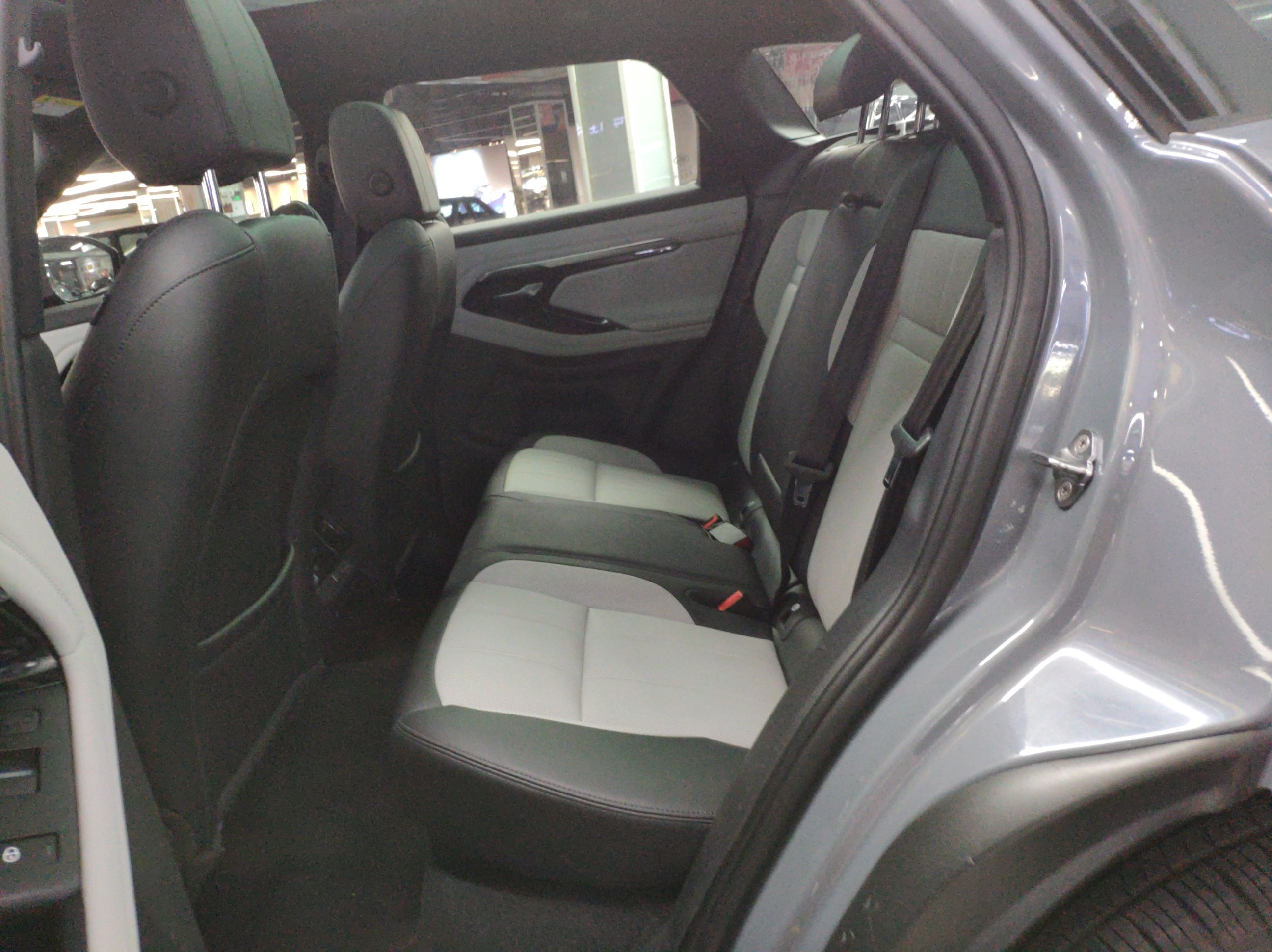 路虎 揽胜极光 2020款 249PS R-DYNAMIC S 曜黑运动科技版