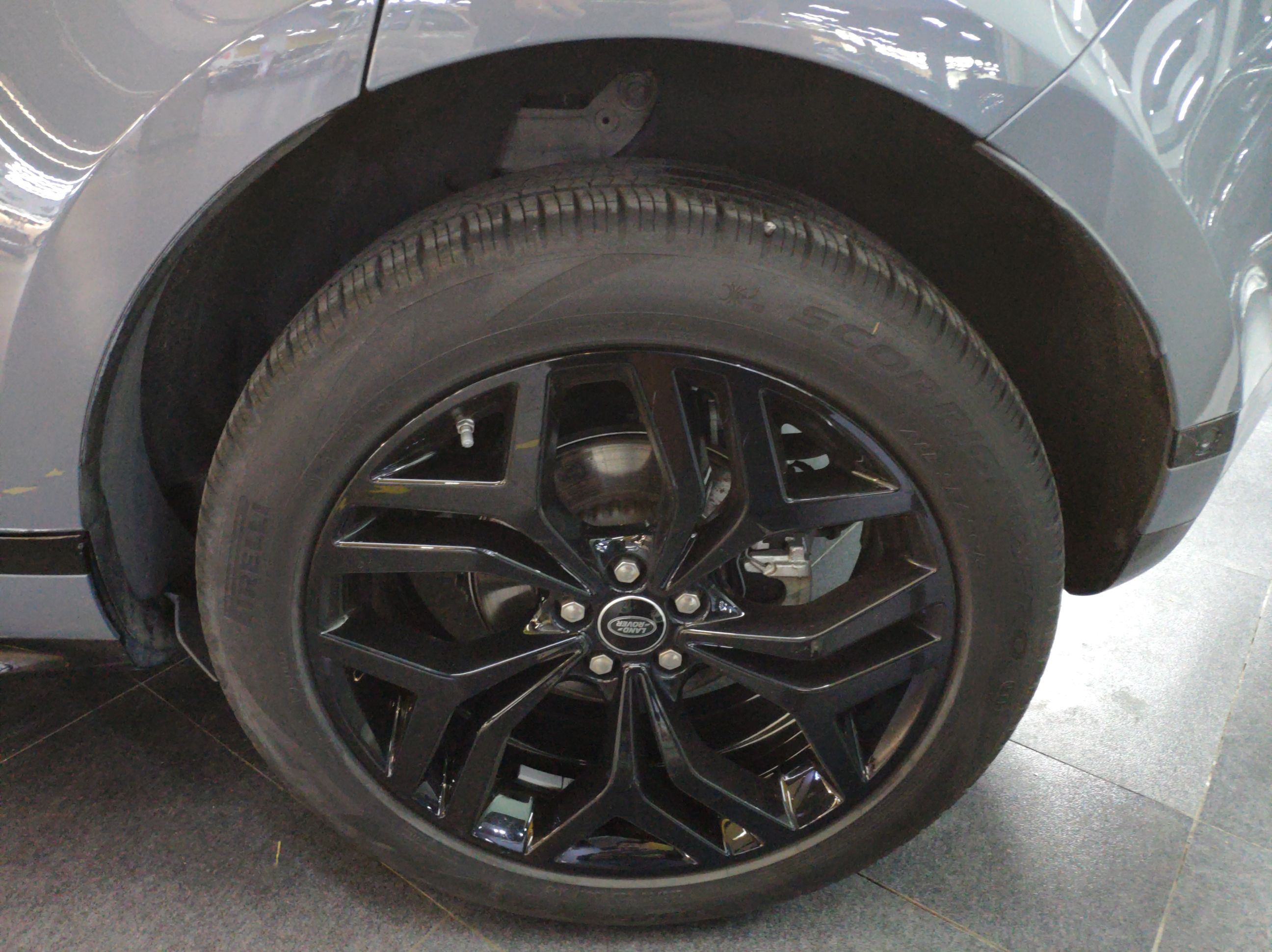 路虎 揽胜极光 2020款 249PS R-DYNAMIC S 曜黑运动科技版