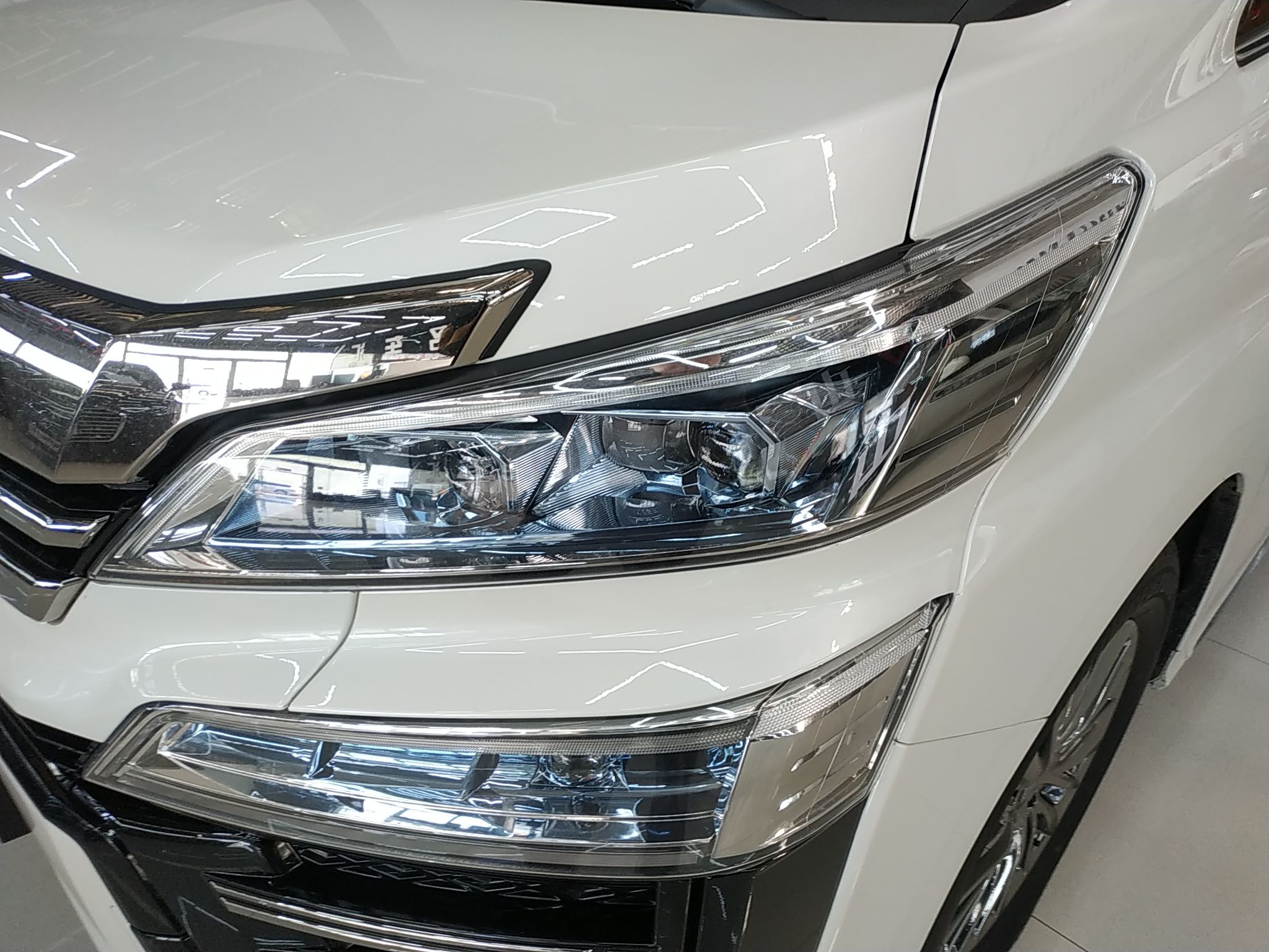 丰田 威尔法 2021款 皇冠 双擎 2.5L HV至尊版(进口)