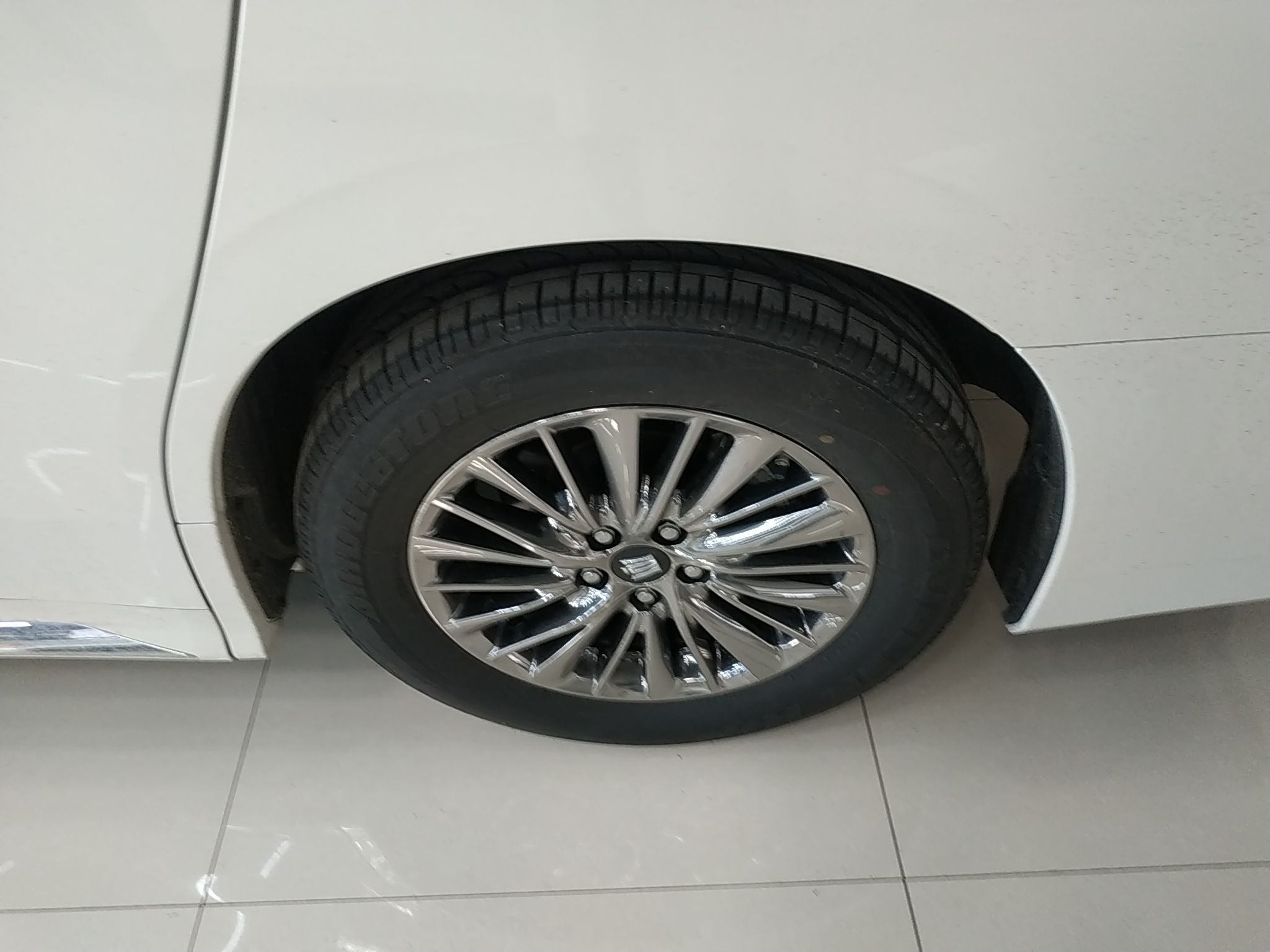 丰田 威尔法 2021款 皇冠 双擎 2.5L HV至尊版(进口)