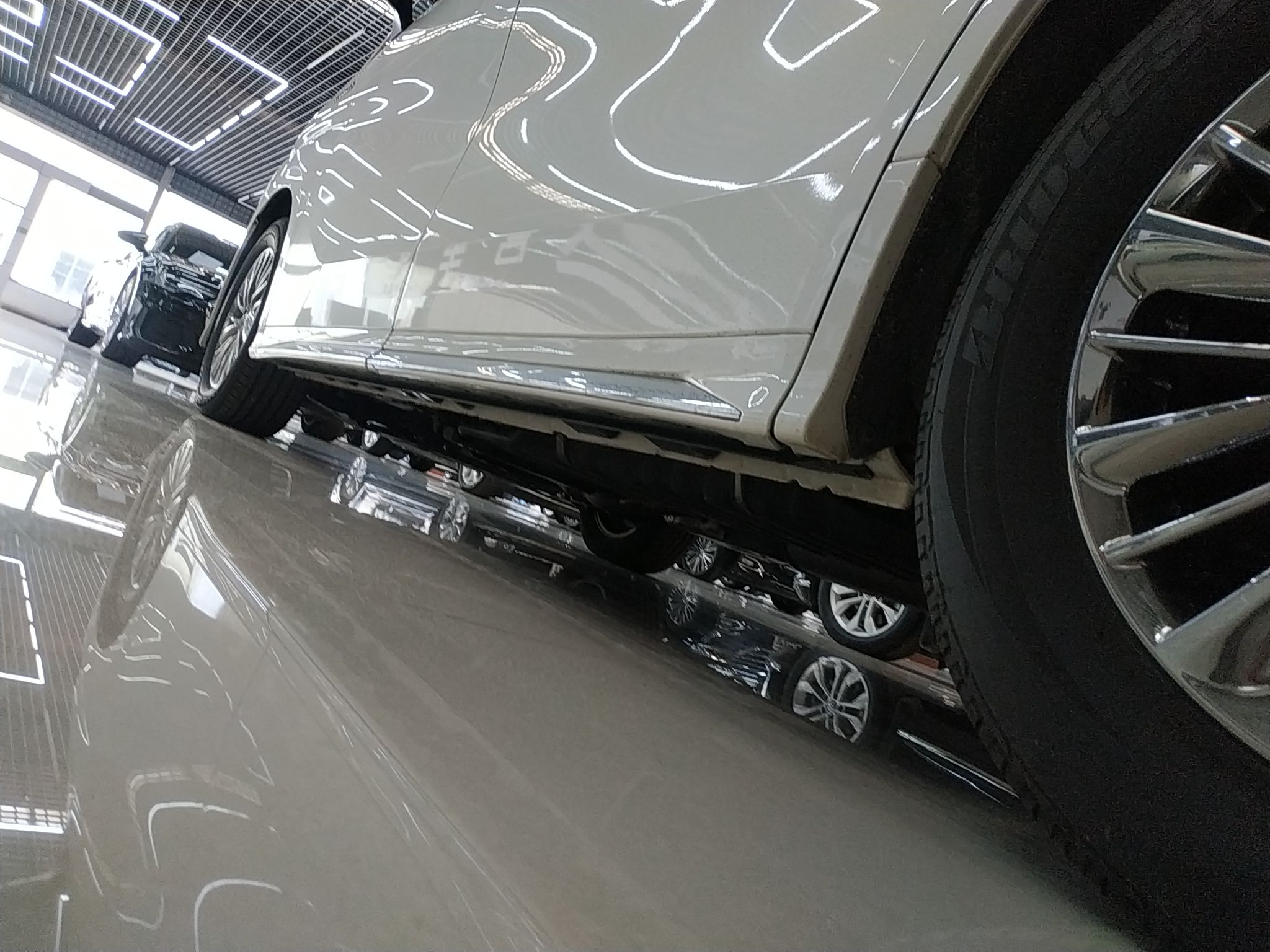 丰田 威尔法 2021款 皇冠 双擎 2.5L HV至尊版(进口)