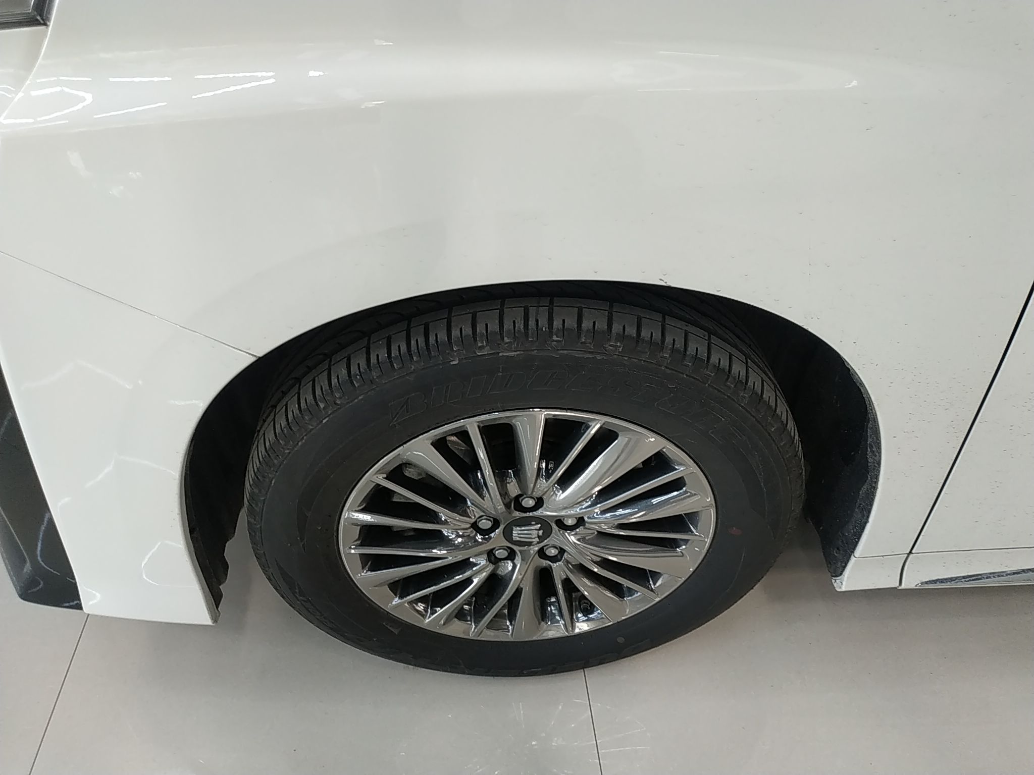 丰田 威尔法 2021款 皇冠 双擎 2.5L HV至尊版(进口)