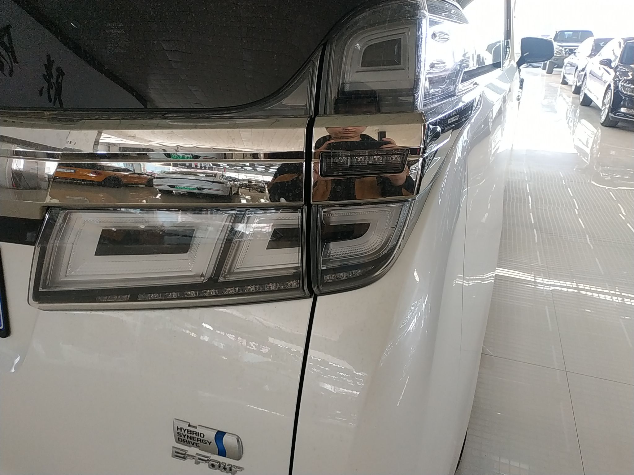 丰田 威尔法 2021款 皇冠 双擎 2.5L HV至尊版(进口)