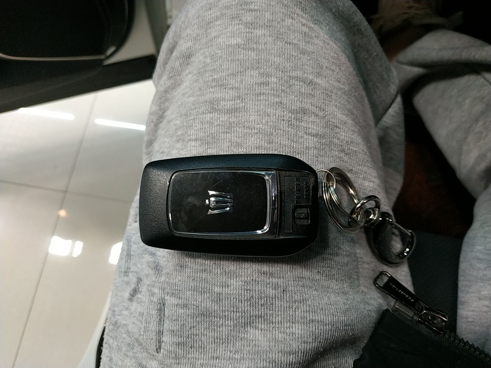 丰田 威尔法 2021款 皇冠 双擎 2.5L HV至尊版(进口)