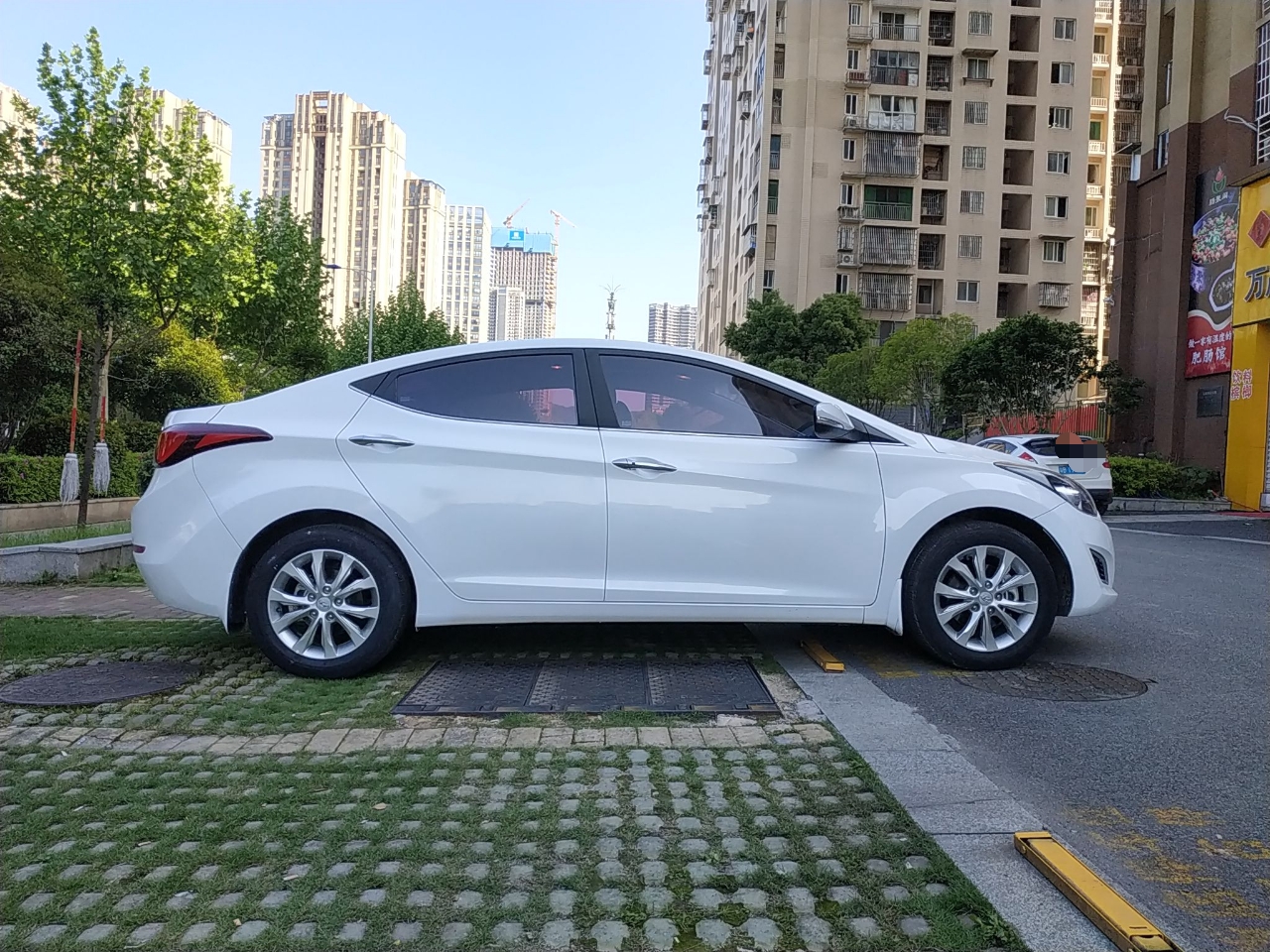 现代 朗动 2016款 1.6L 自动尊贵型