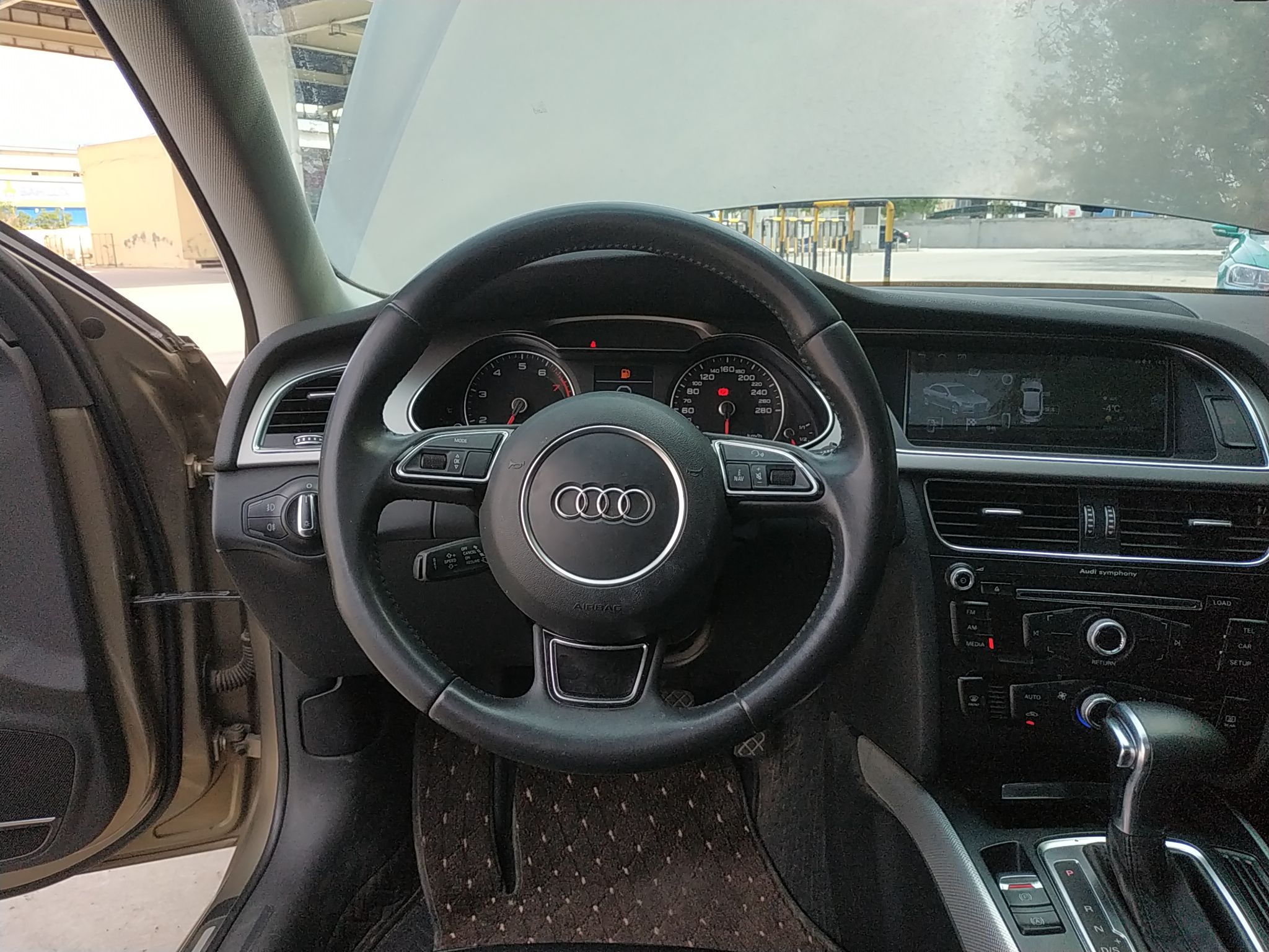 奥迪A4L 2013款 35 TFSI 自动标准型