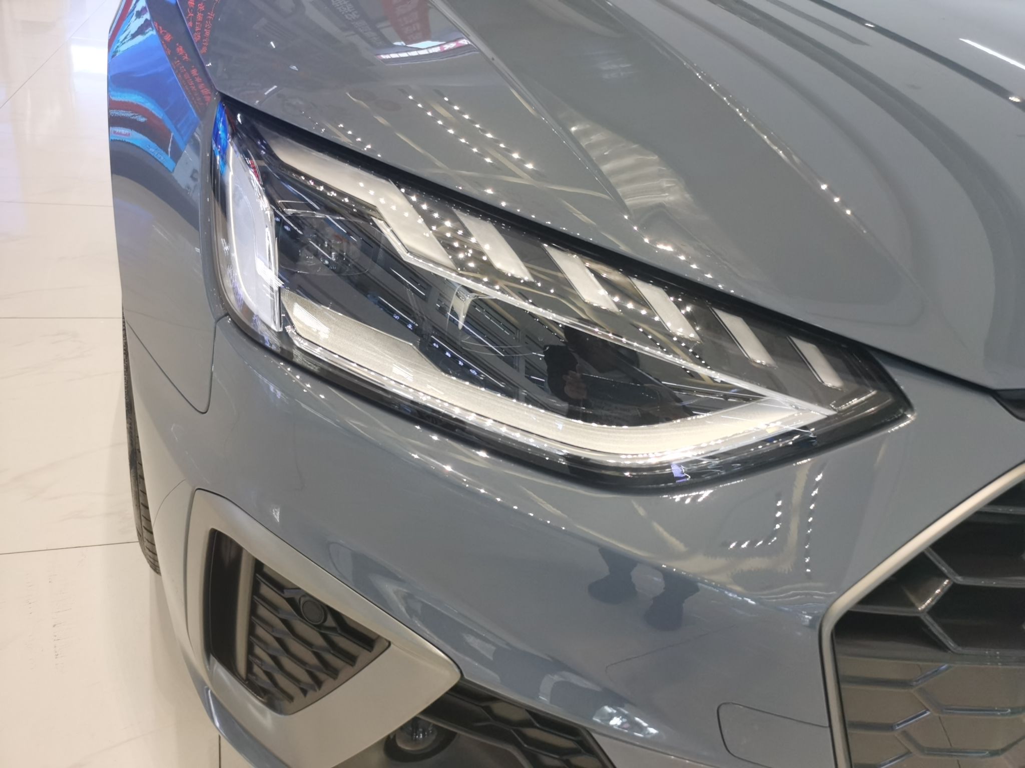 奥迪A4L 2022款 40 TFSI quattro RS套件燃速型