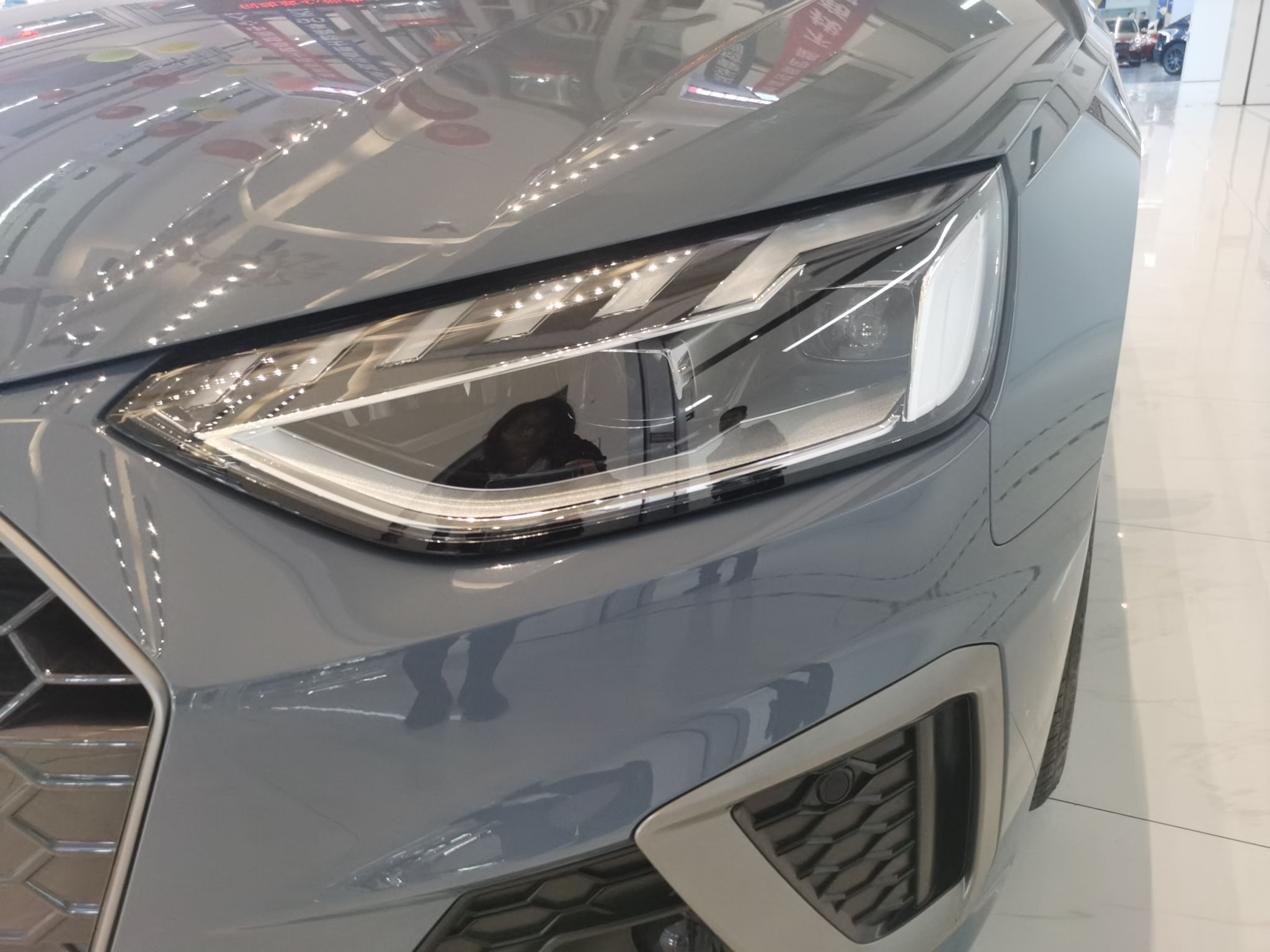 奥迪A4L 2022款 40 TFSI quattro RS套件燃速型