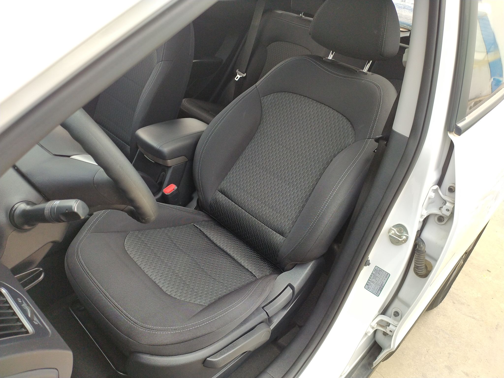 北京现代ix35 2015款 2.0L 自动两驱舒适型 国V中控内饰19