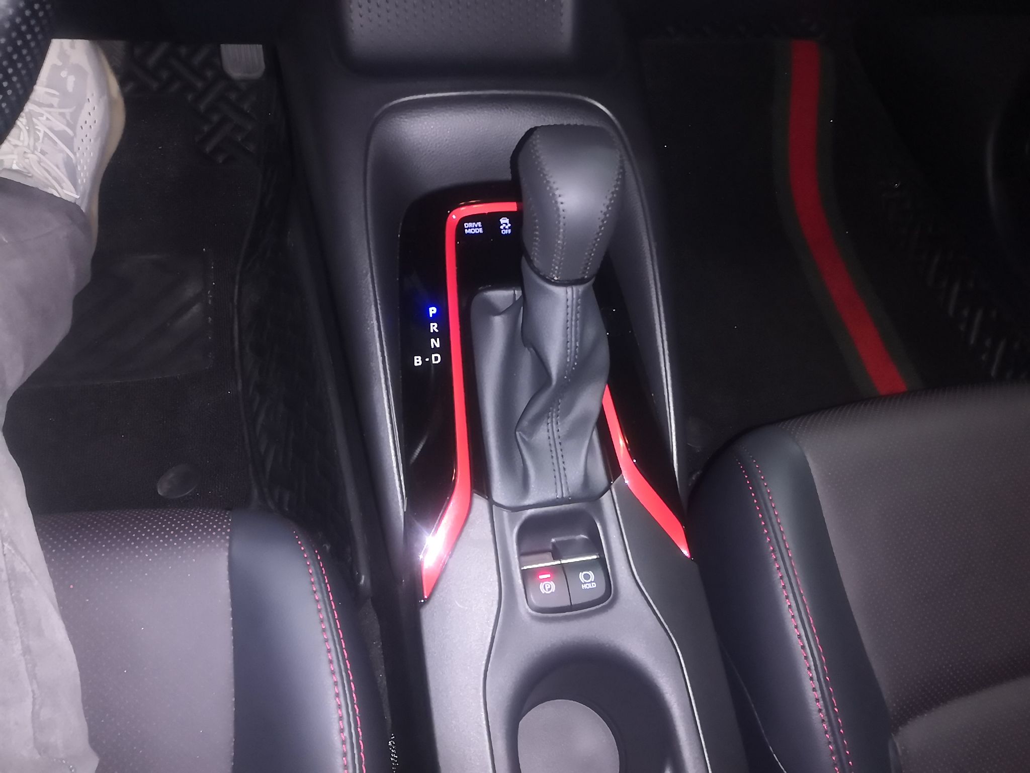 丰田 雷凌 2022款 双擎 1.8H E-CVT运动版