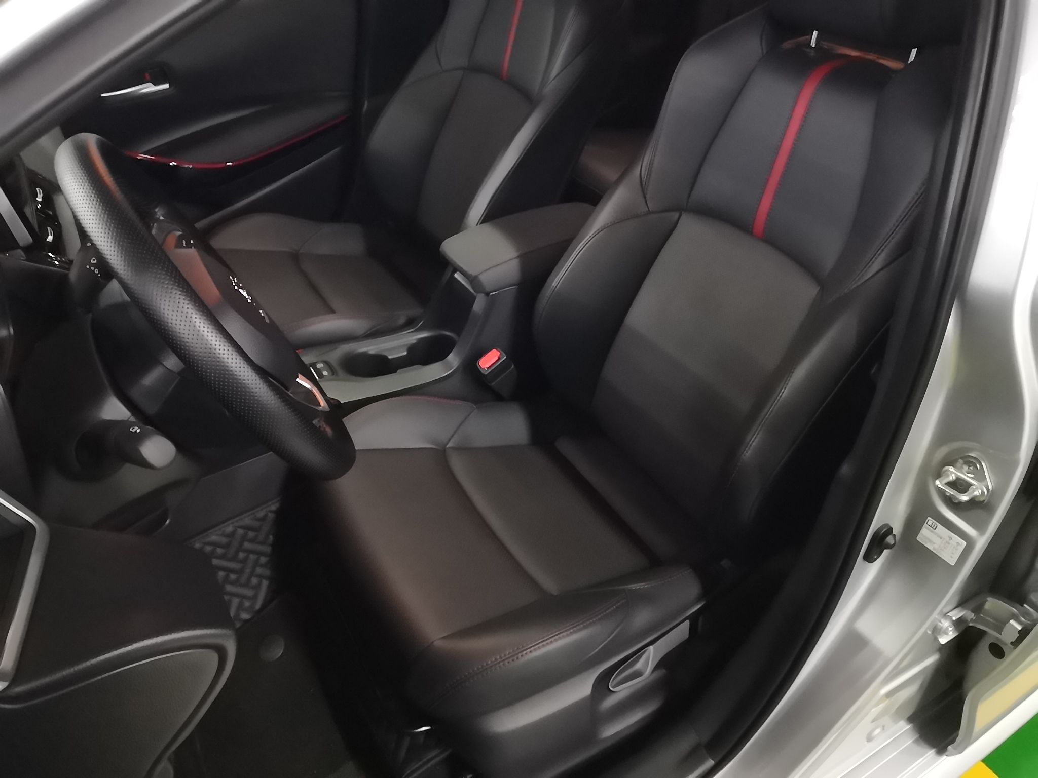 丰田 雷凌 2022款 双擎 1.8H E-CVT运动版