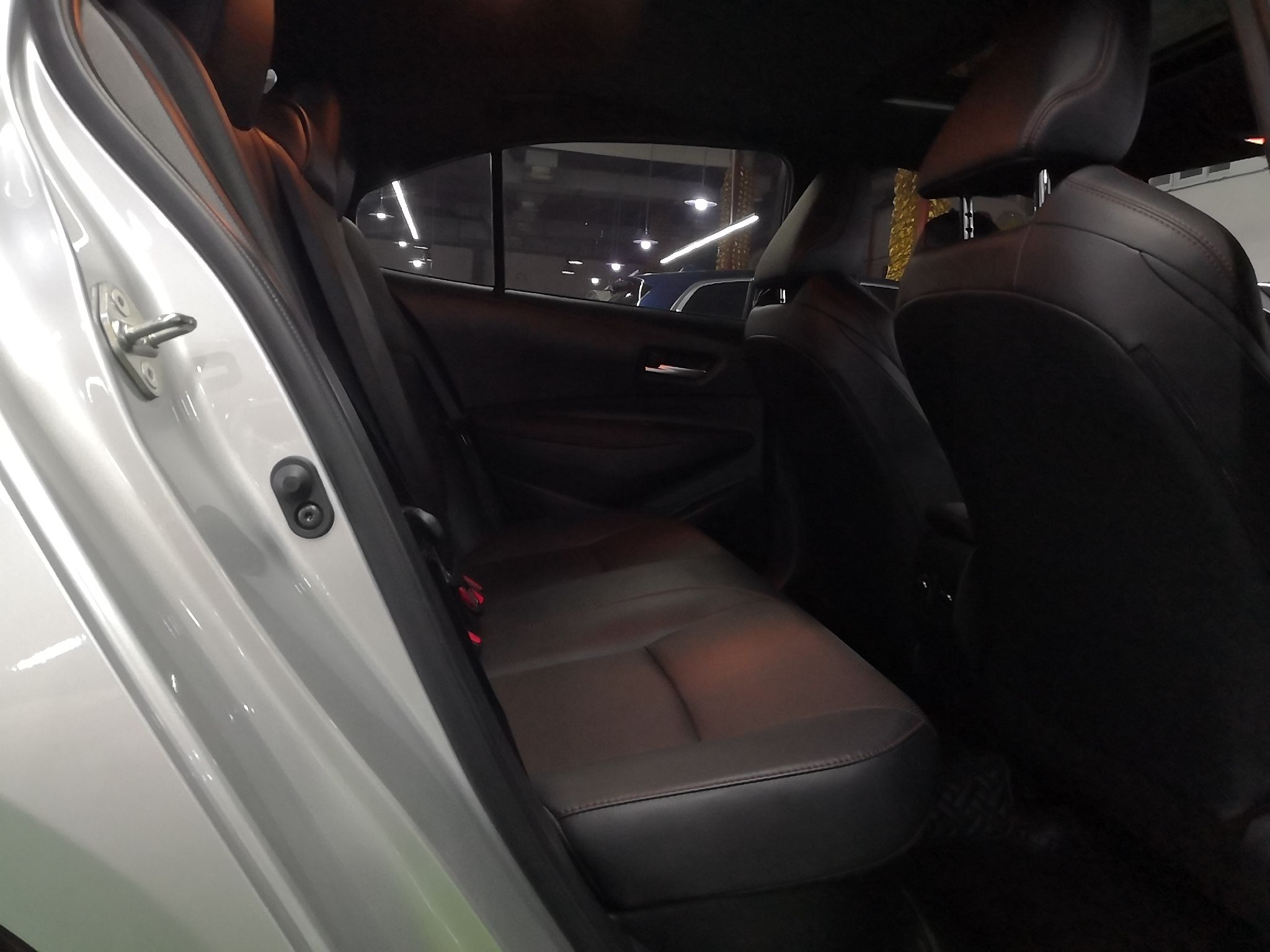 丰田 雷凌 2022款 双擎 1.8H E-CVT运动版