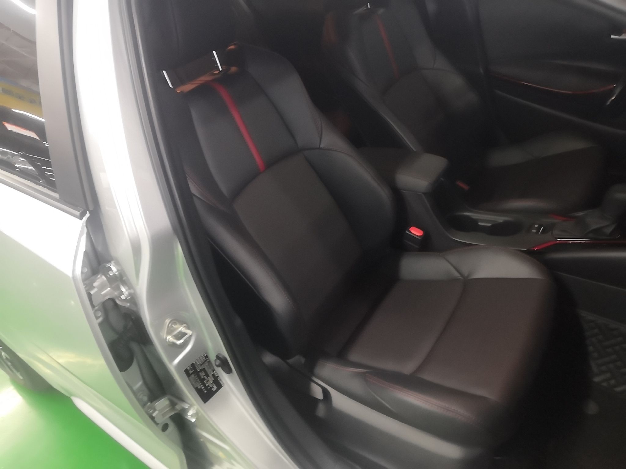 丰田 雷凌 2022款 双擎 1.8H E-CVT运动版