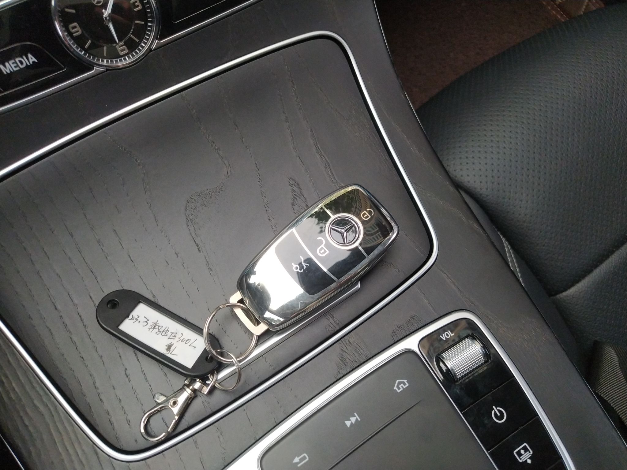 奔驰E级 2020款 E 300 L 运动豪华型