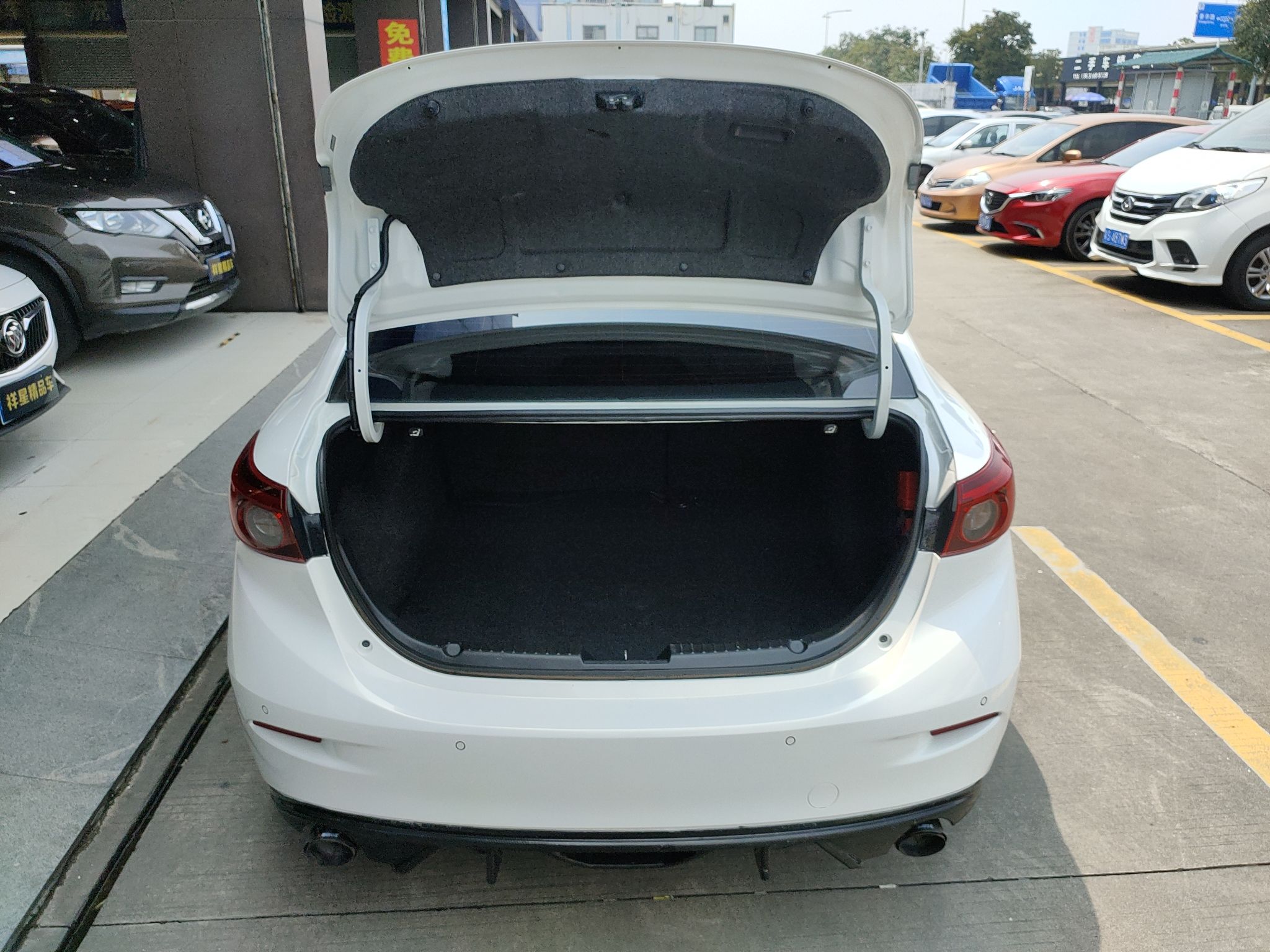 马自达 昂克赛拉 2017款 三厢 2.0L 自动尊贵型 国V