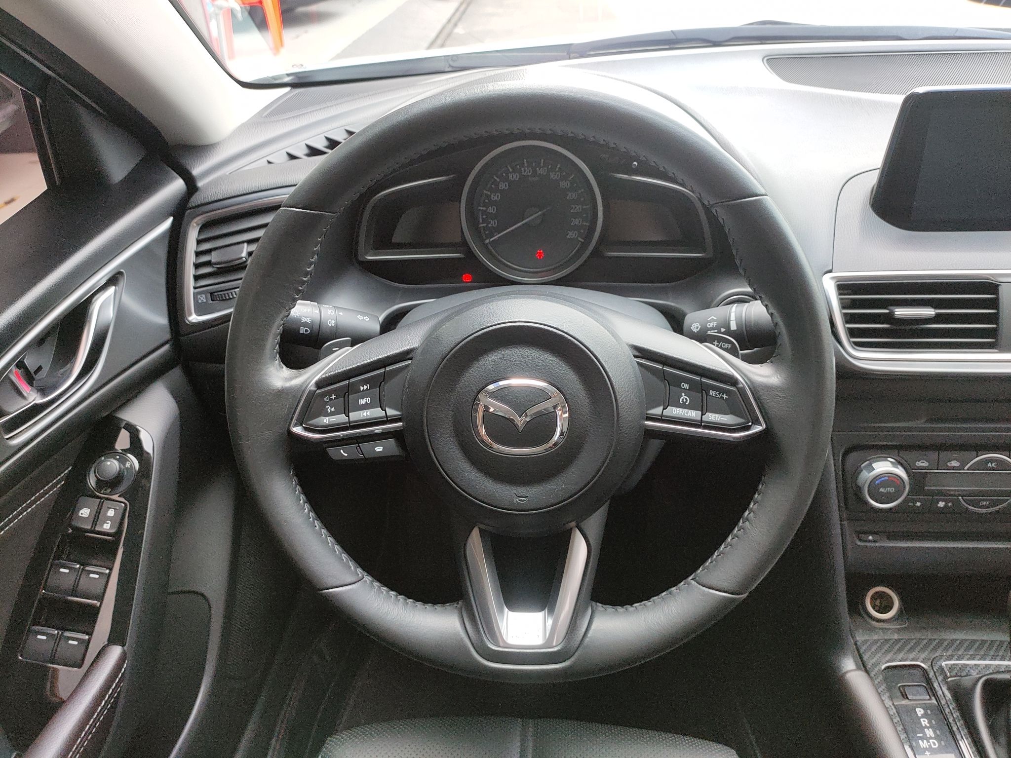 马自达 昂克赛拉 2017款 三厢 2.0L 自动尊贵型 国V