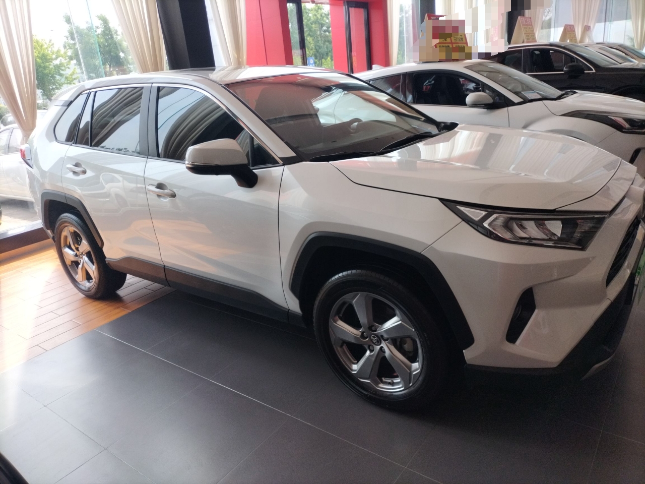 丰田 RAV4 2021款 2.0L CVT两驱风尚PLUS版