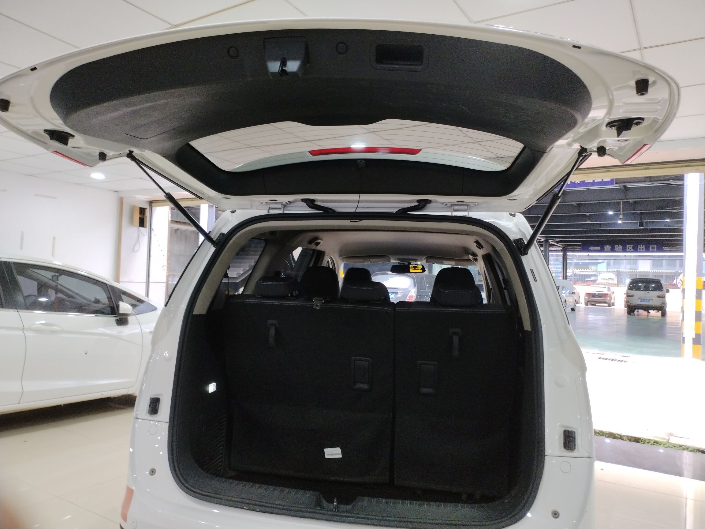 宝骏730 2021款 1.5L 手动时尚型 7座