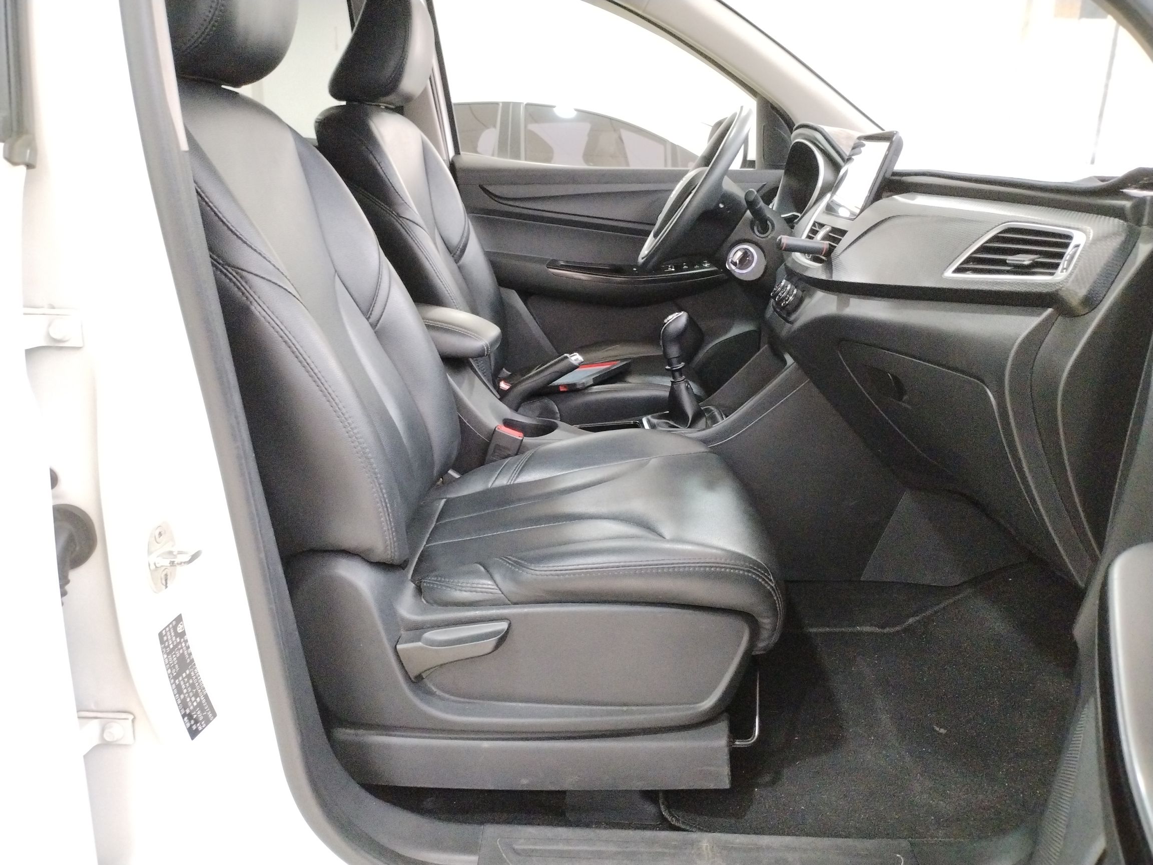 宝骏730 2021款 1.5L 手动时尚型 7座