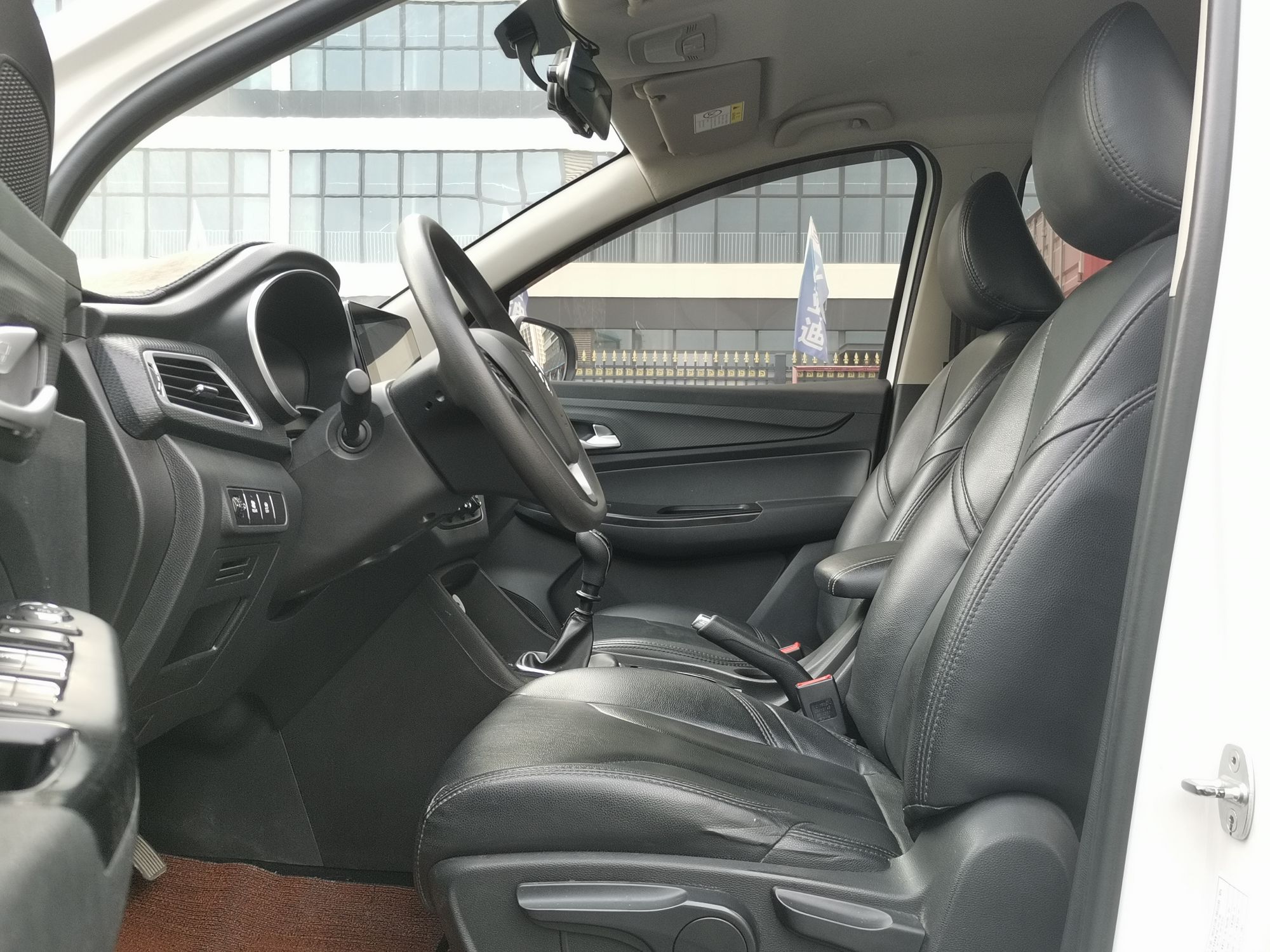 宝骏730 2021款 1.5L 手动时尚型 7座