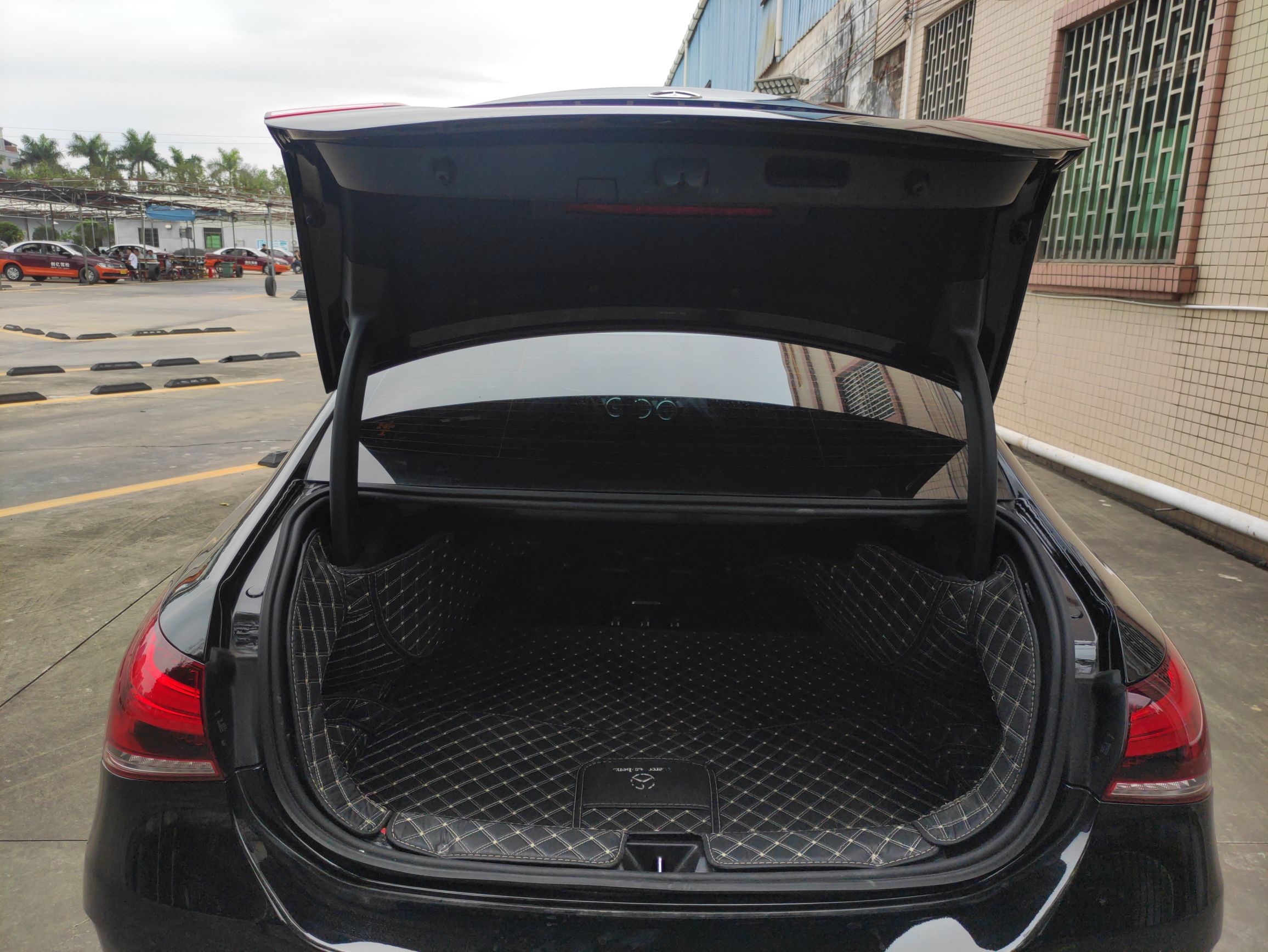 奔驰A级 2022款 A 200 L 运动轿车动感型