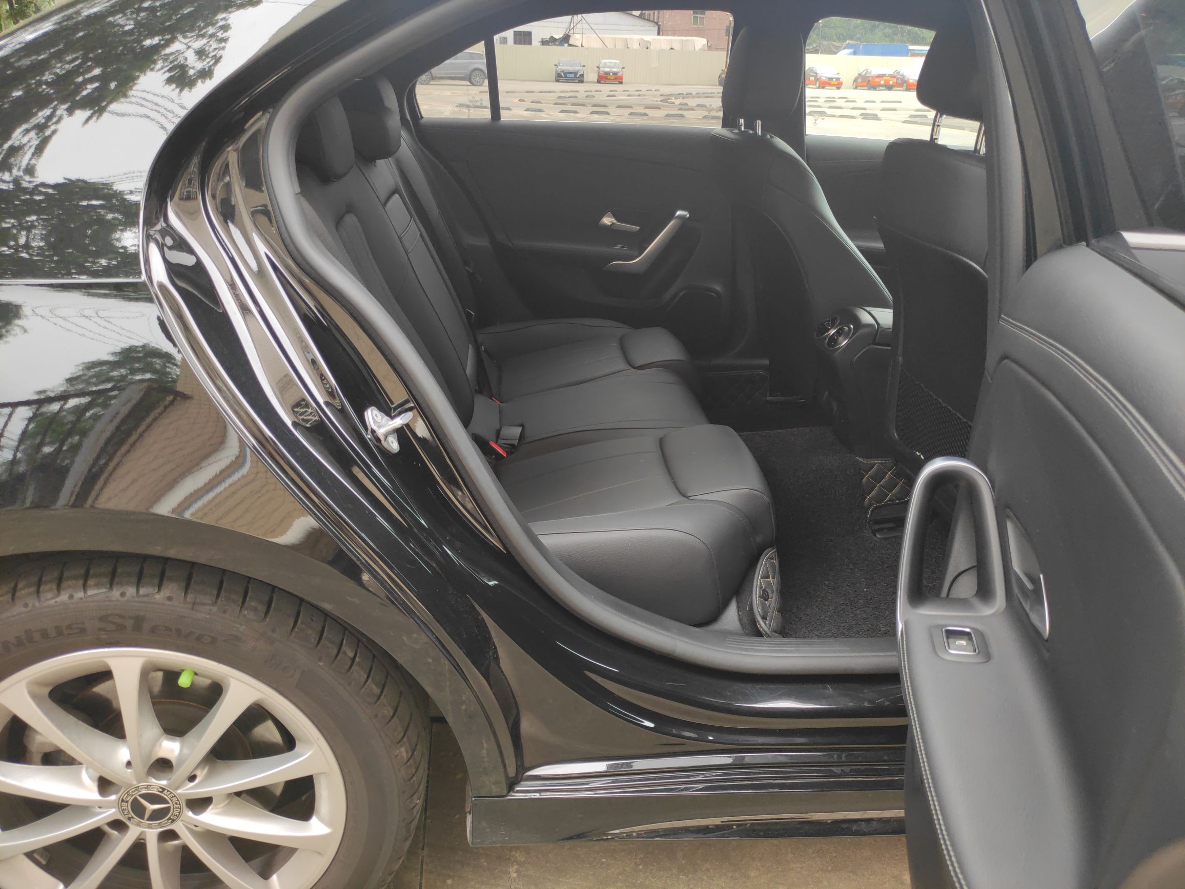 奔驰A级 2022款 A 200 L 运动轿车动感型