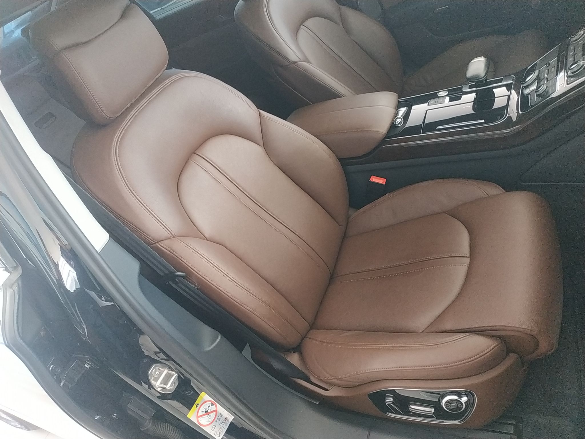 奥迪A8 2014款 A8L 45 TFSI quattro舒适型(进口)