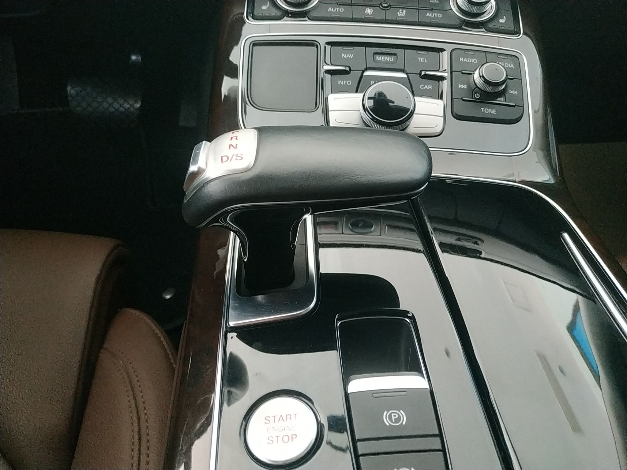 奥迪A8 2014款 A8L 45 TFSI quattro舒适型(进口)