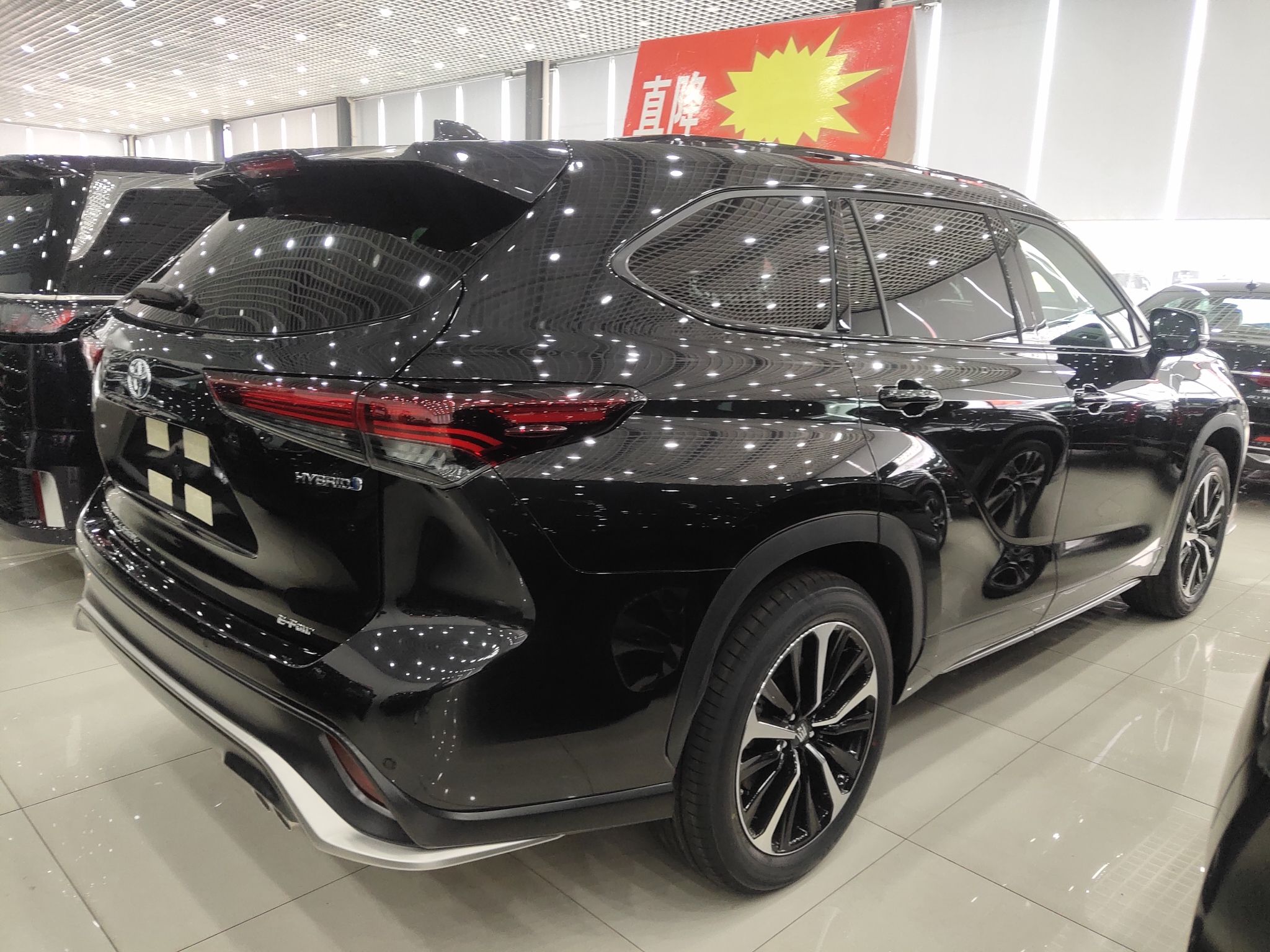 丰田 皇冠陆放 2023款 2.5L HEV四驱尊贵版