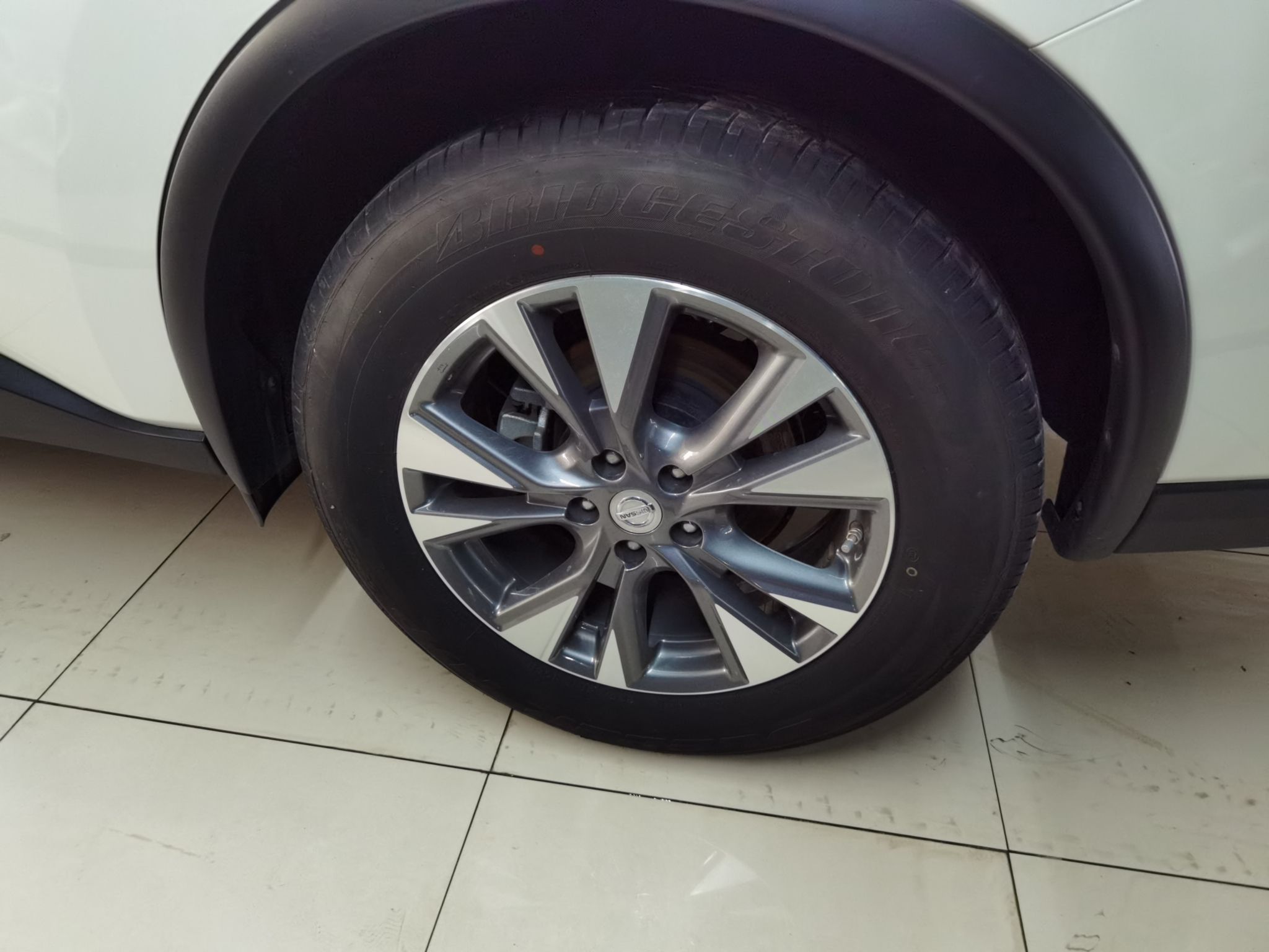 日产 楼兰 2021款 2.5L XE 两驱精英版