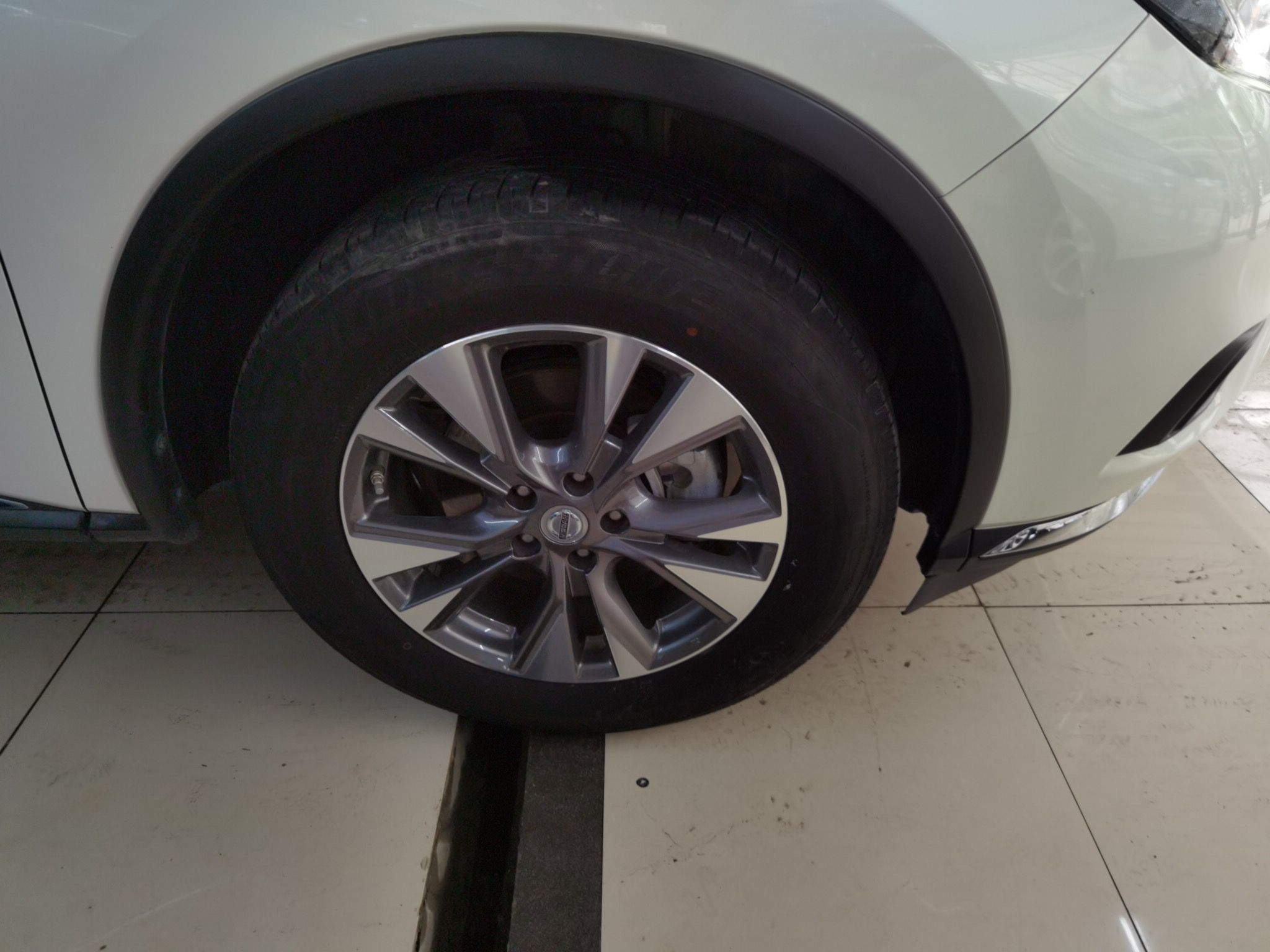 日产 楼兰 2021款 2.5L XE 两驱精英版