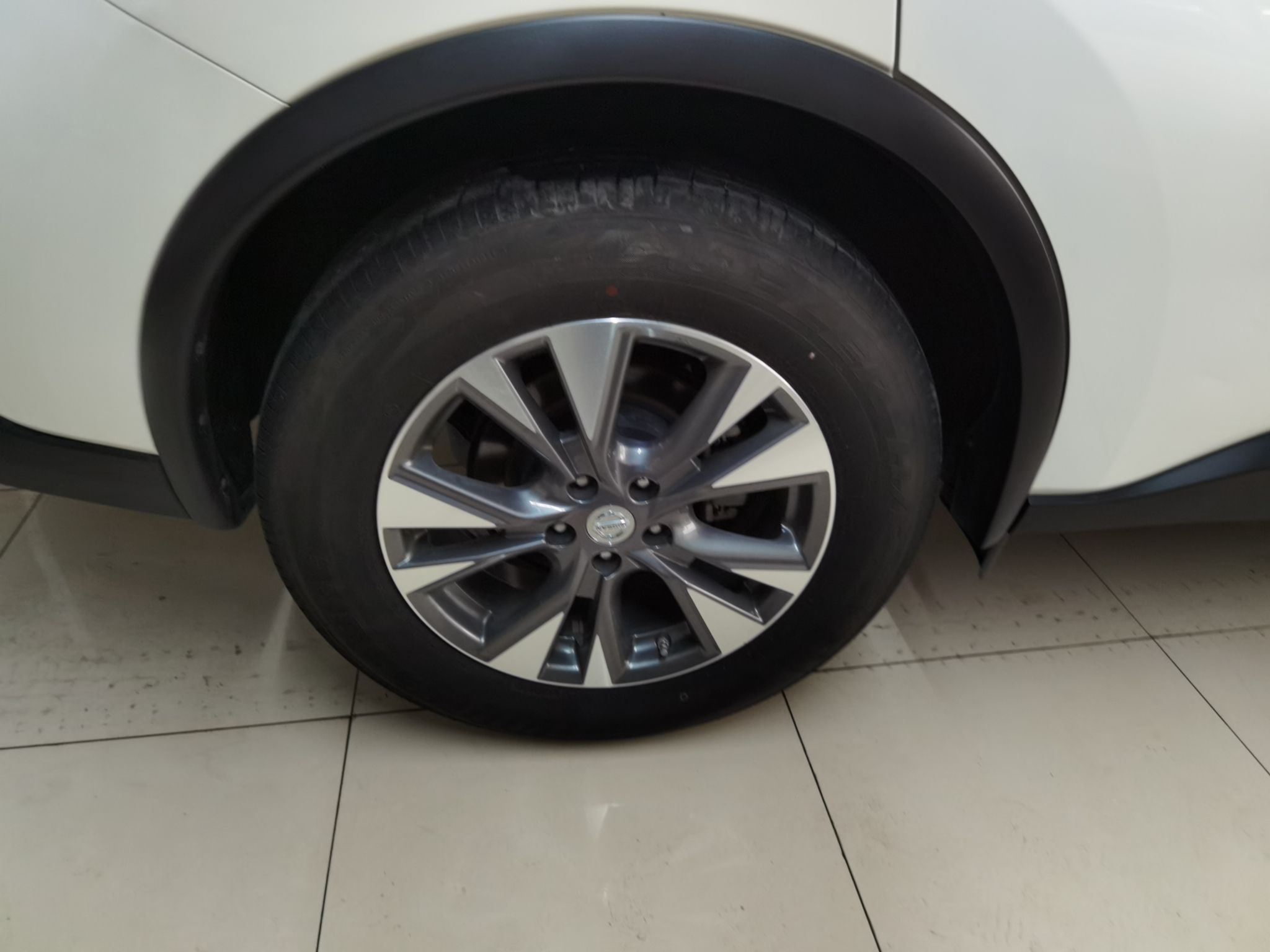 日产 楼兰 2021款 2.5L XE 两驱精英版