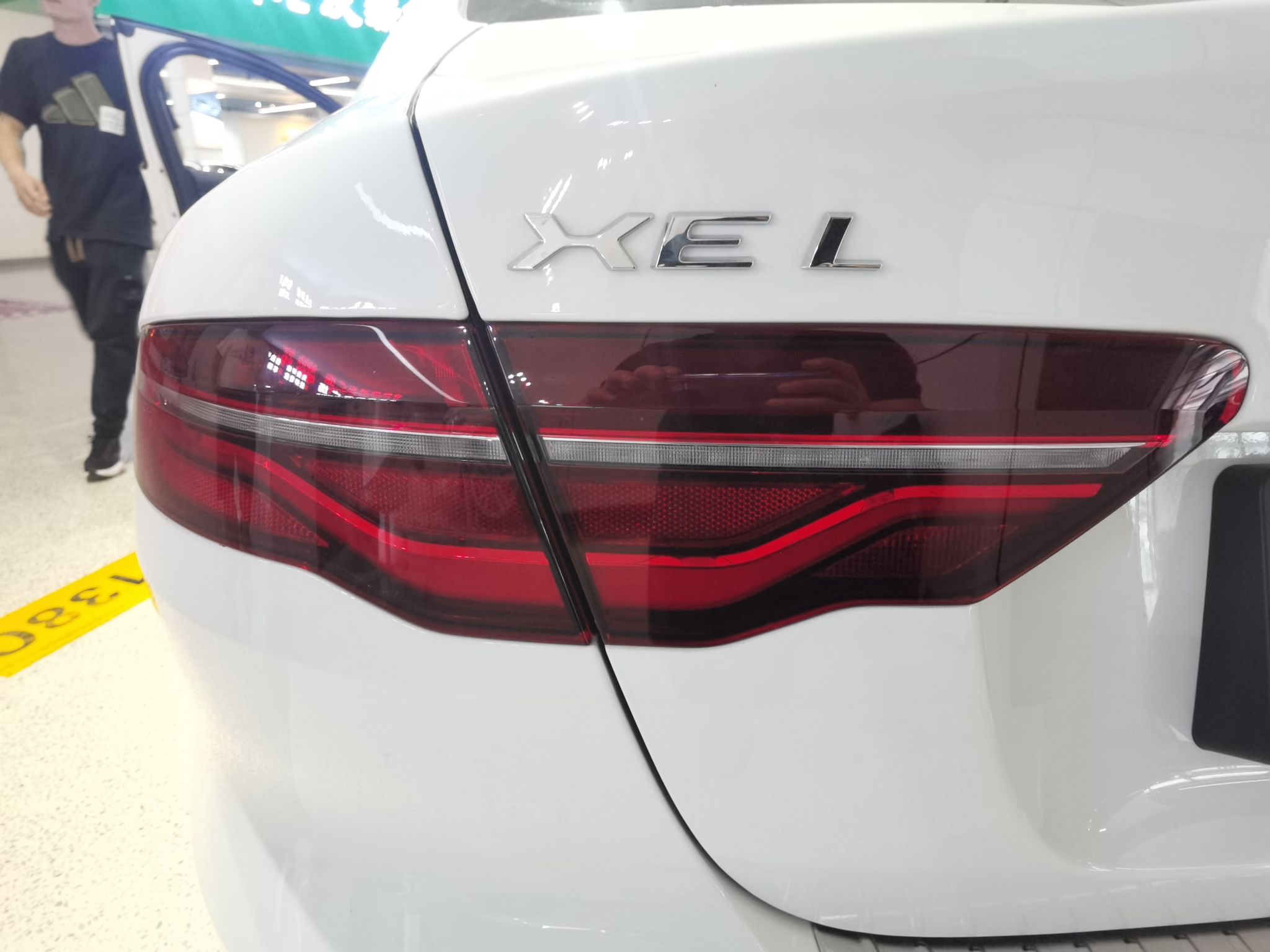 捷豹XEL 2021款 2.0T 250PS R-DYNAMIC S进取运动版