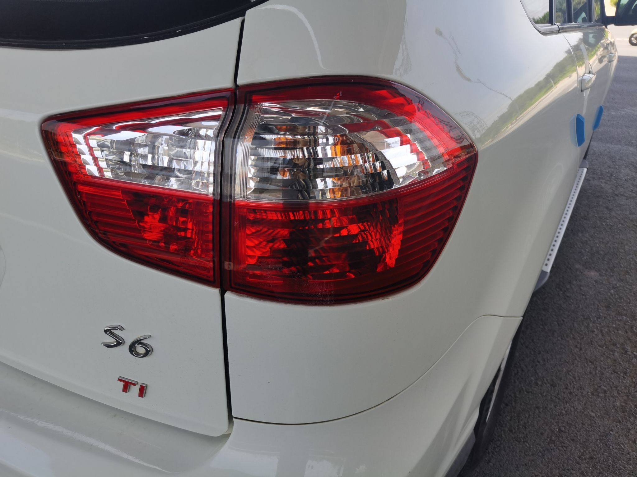 比亚迪S6 2014款 1.5TI 手动尊贵型 7座