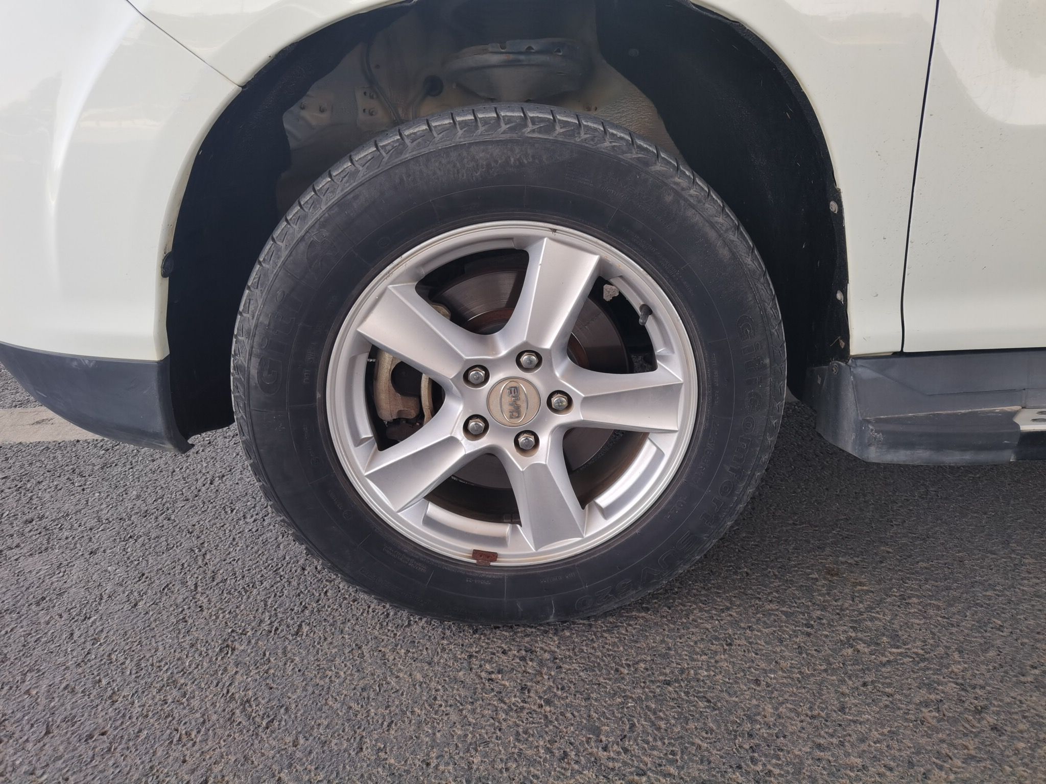 比亚迪S6 2014款 1.5TI 手动尊贵型 7座