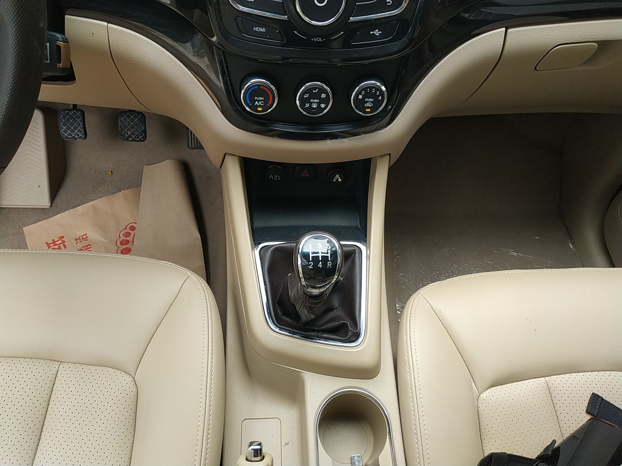 宝骏730 2014款 1.5L 手动舒适ESP版 7座