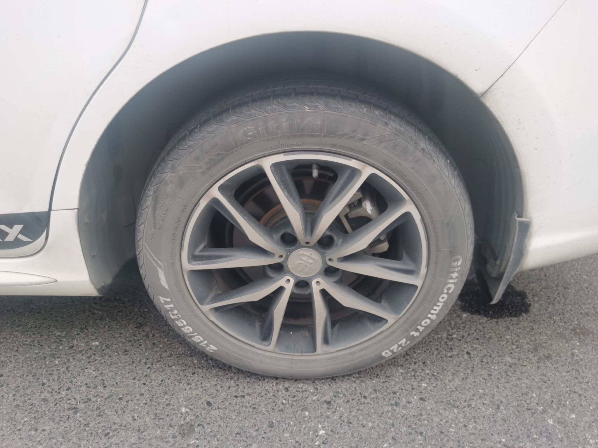 比亚迪 宋MAX 2018款 1.5T 自动智联精英型 6座