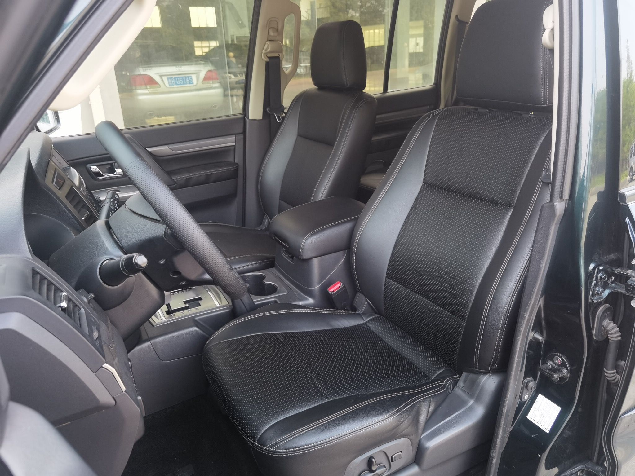 三菱 帕杰罗 2016款 3.0L 自动标准版 国V(进口)