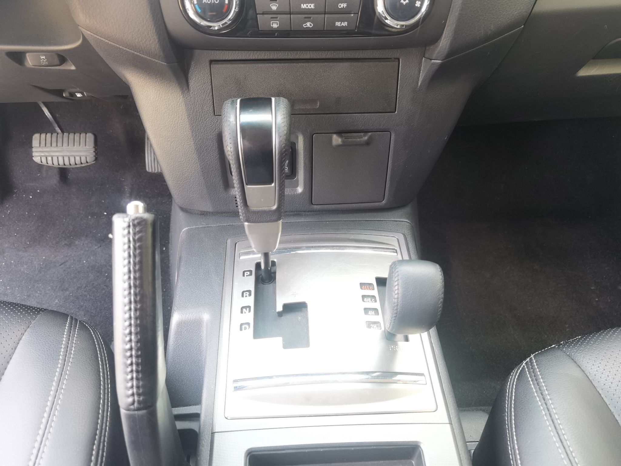 三菱 帕杰罗 2016款 3.0L 自动标准版 国V(进口)