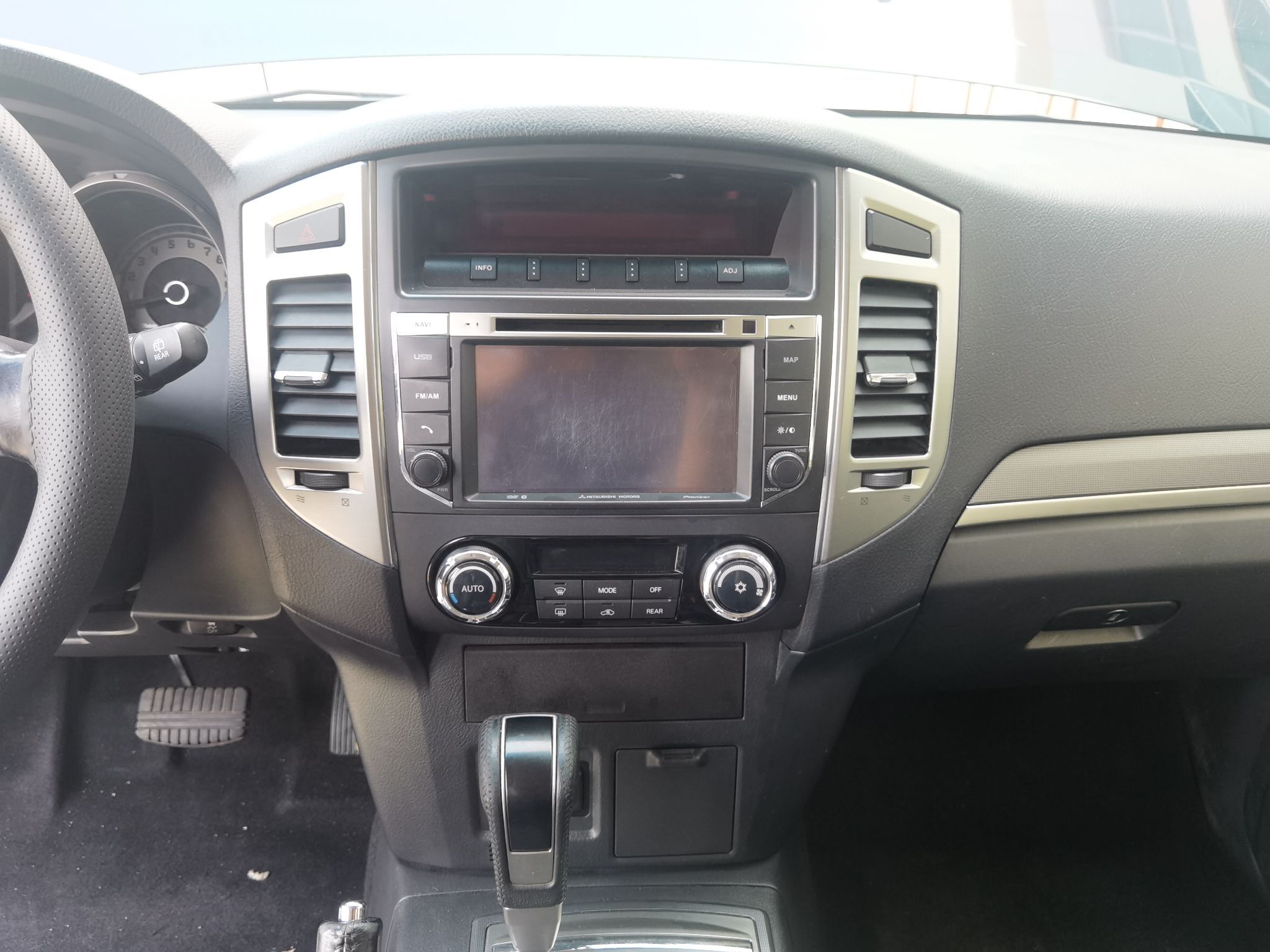 三菱 帕杰罗 2016款 3.0L 自动标准版 国V(进口)