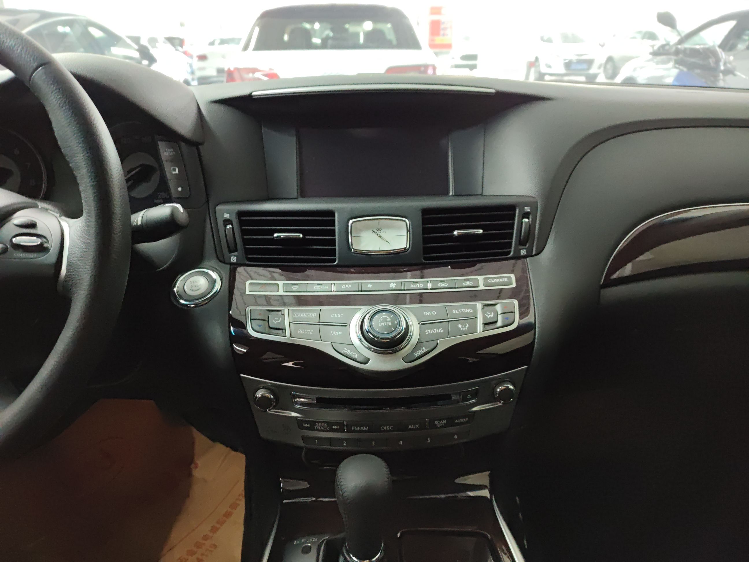 英菲尼迪Q70L 2019款 Q70L 2.0T 精英版 PLUS(进口)