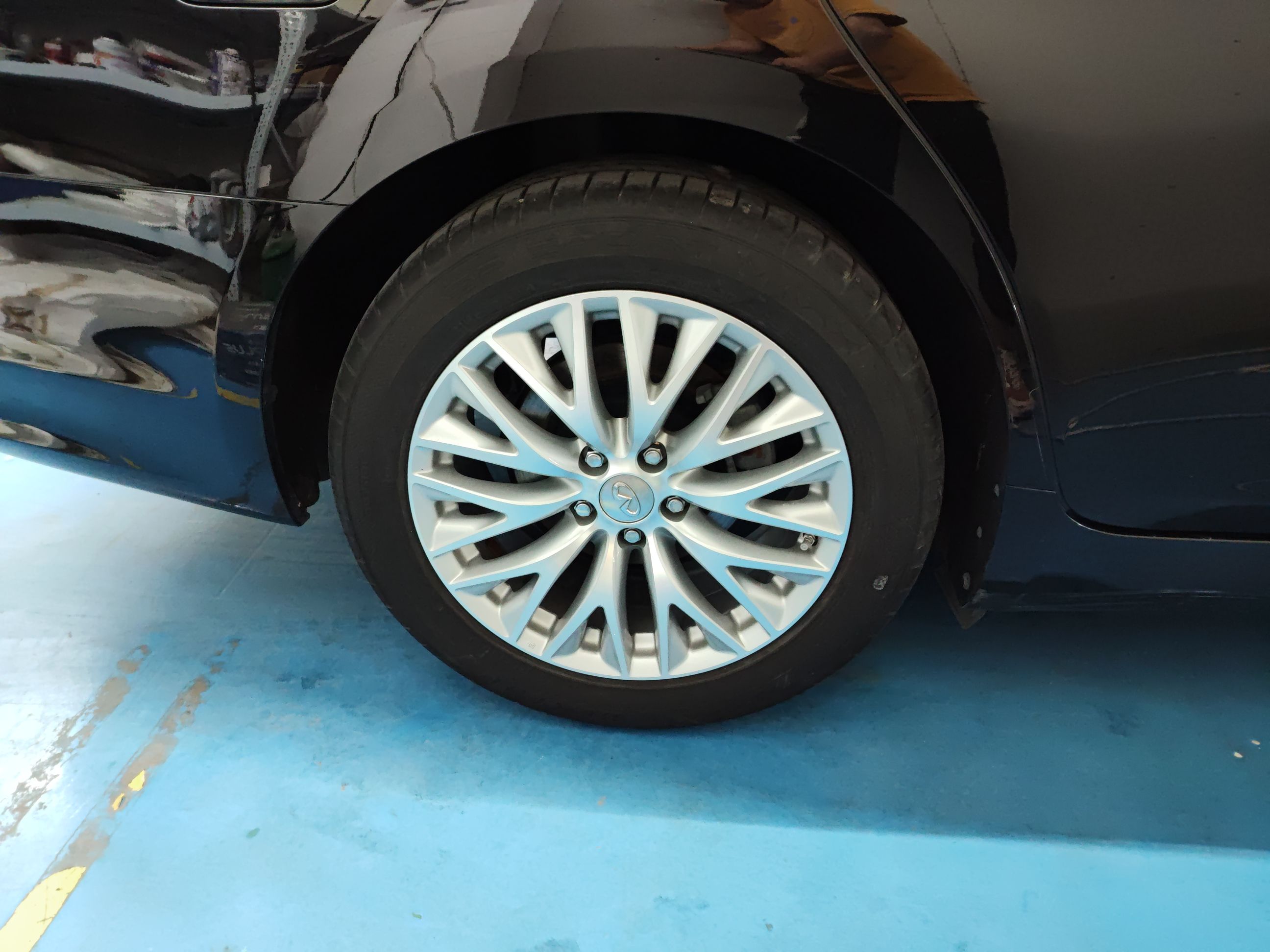 英菲尼迪Q70L 2019款 Q70L 2.0T 精英版 PLUS(进口)