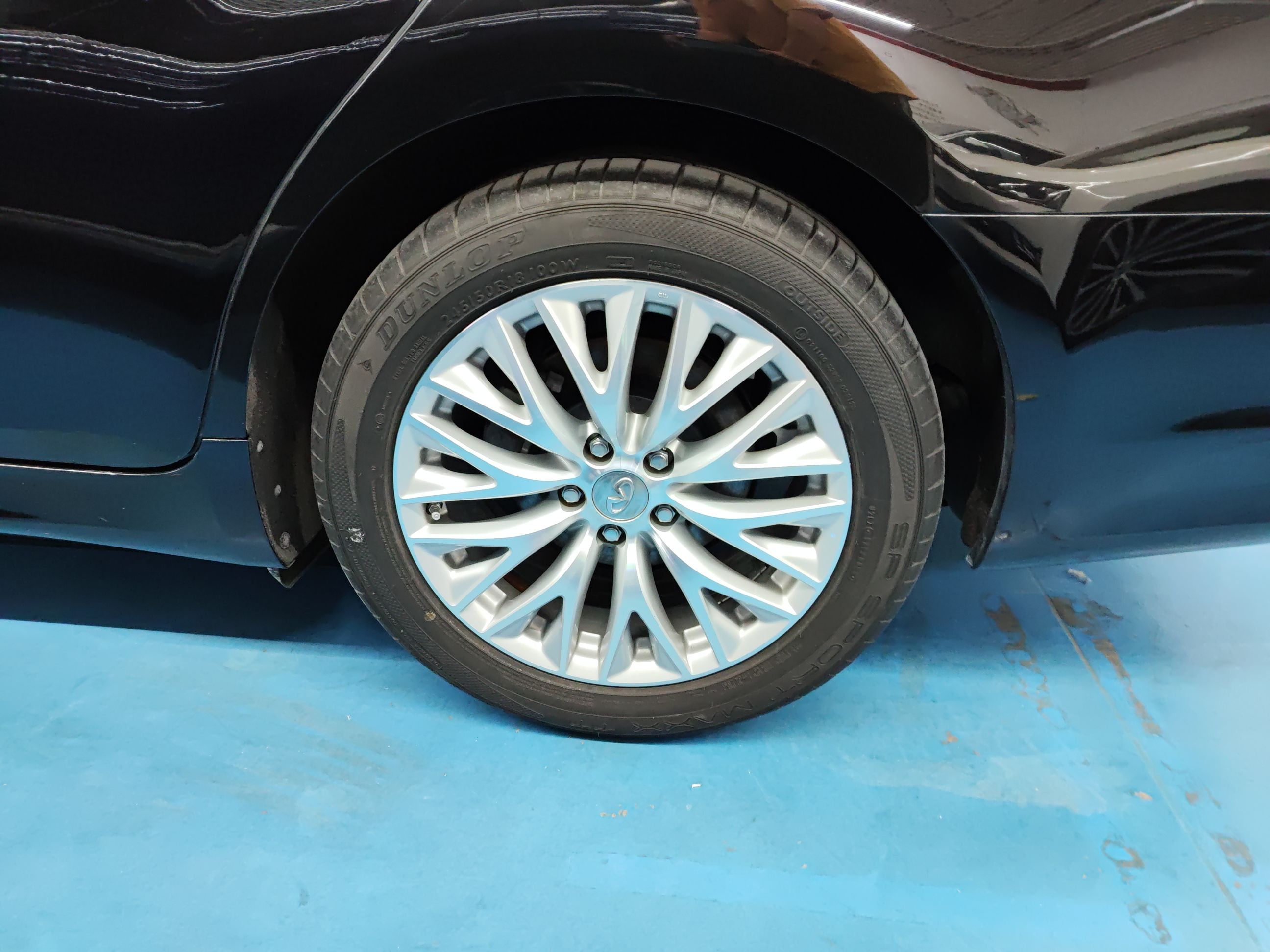 英菲尼迪Q70L 2019款 Q70L 2.0T 精英版 PLUS(进口)