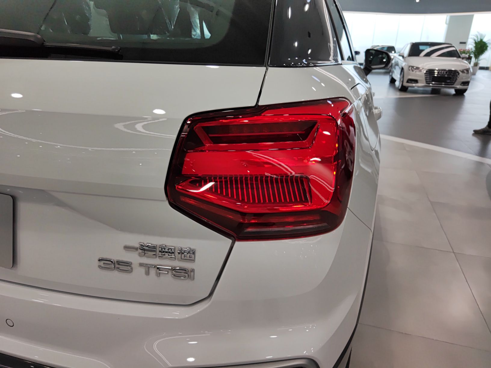 奥迪Q2L 2022款 35 TFSI 进取致雅型