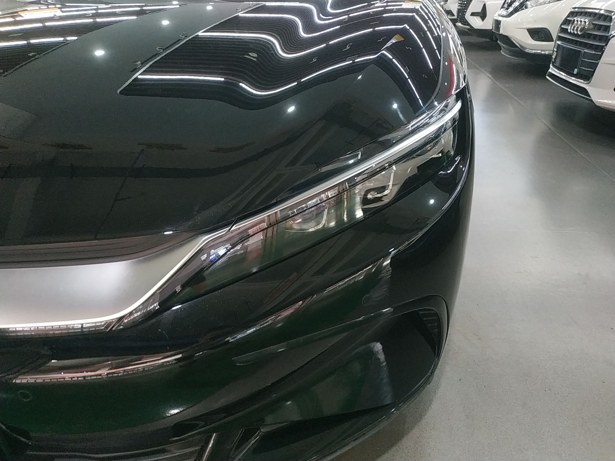 比亚迪 汉 2022款 EV 创世版 610KM四驱尊享型