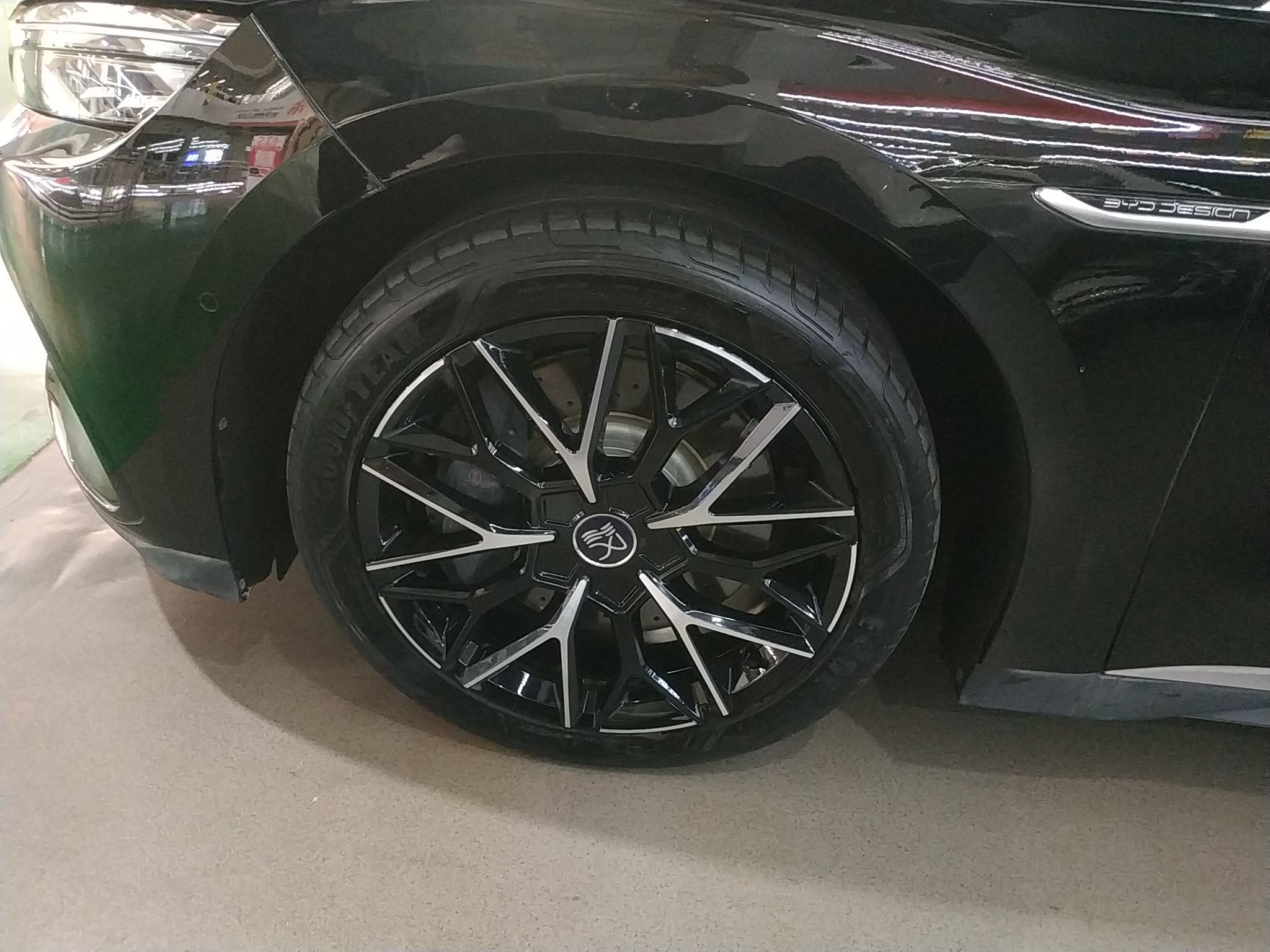 比亚迪 汉 2022款 EV 创世版 610KM四驱尊享型