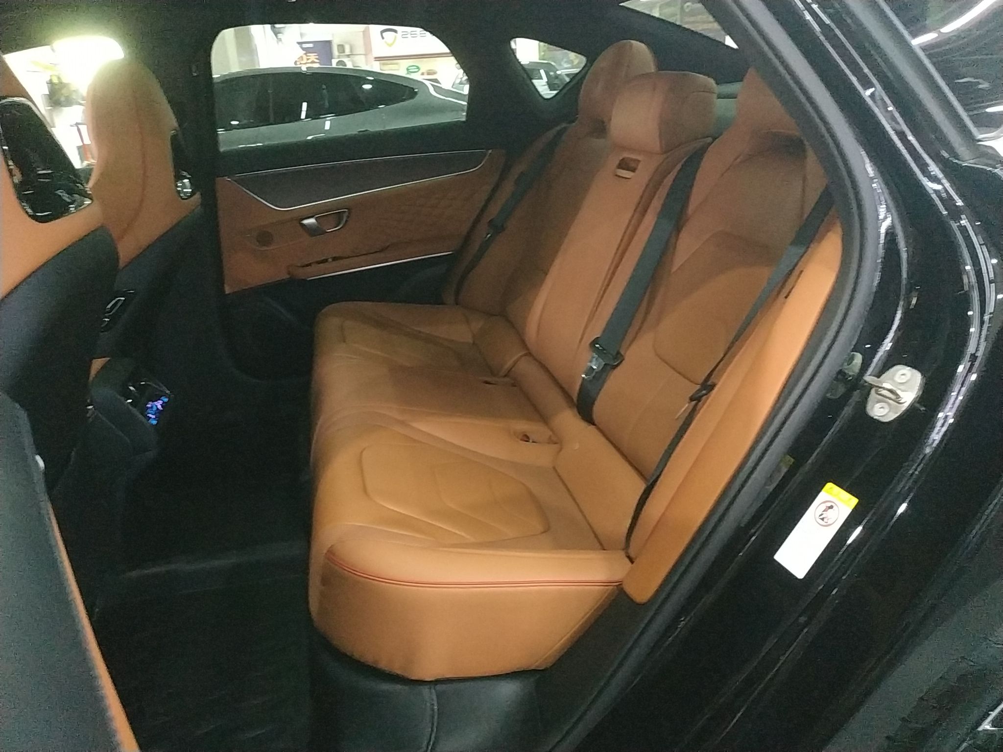 比亚迪 汉 2022款 EV 创世版 610KM四驱尊享型