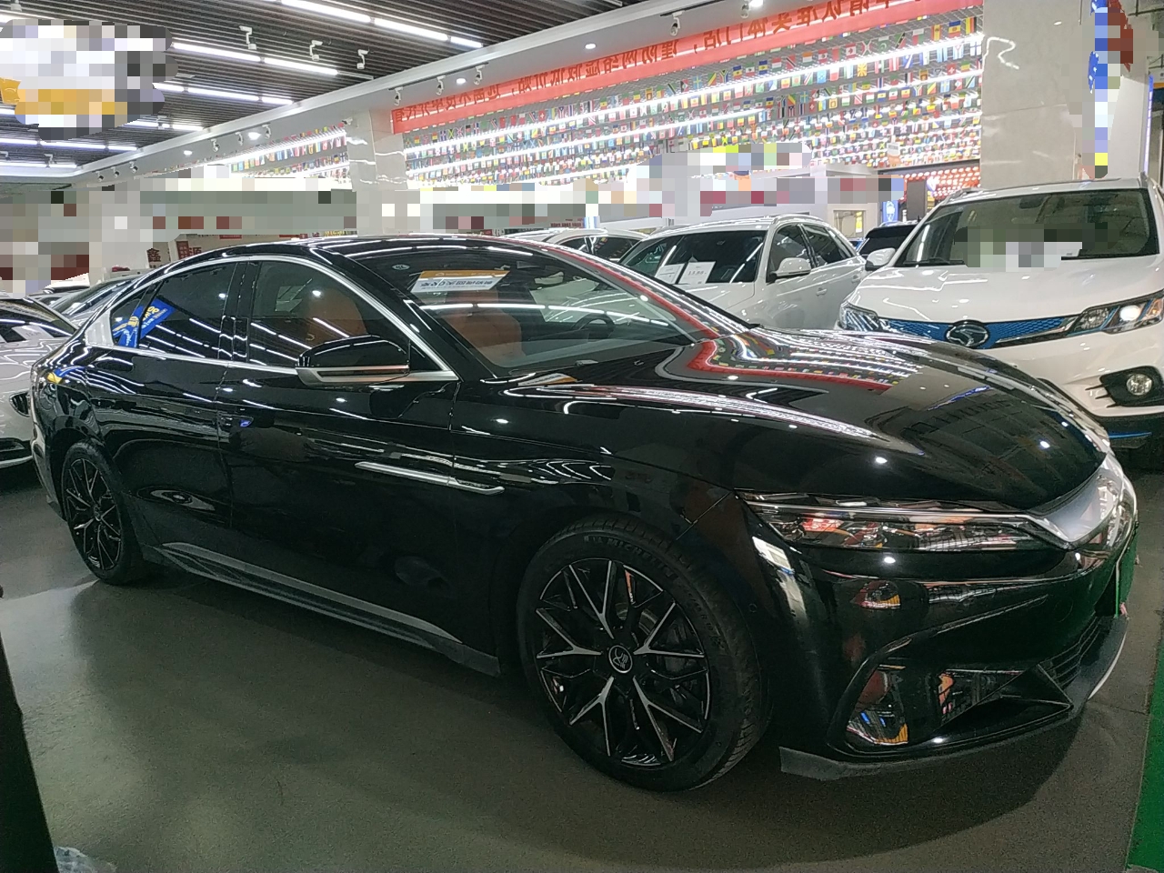 比亚迪 汉 2022款 EV 创世版 610KM四驱尊享型