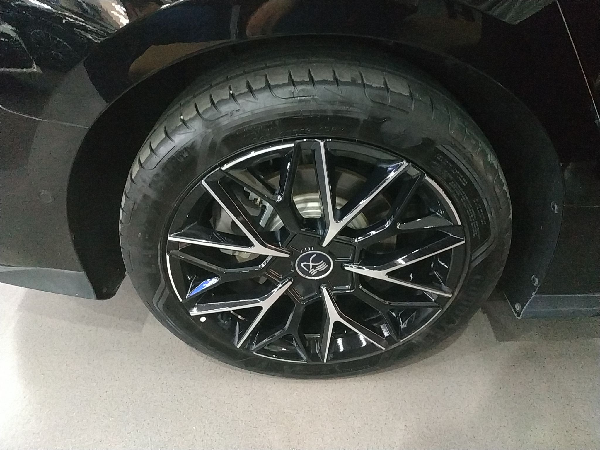 比亚迪 汉 2022款 EV 创世版 610KM四驱尊享型